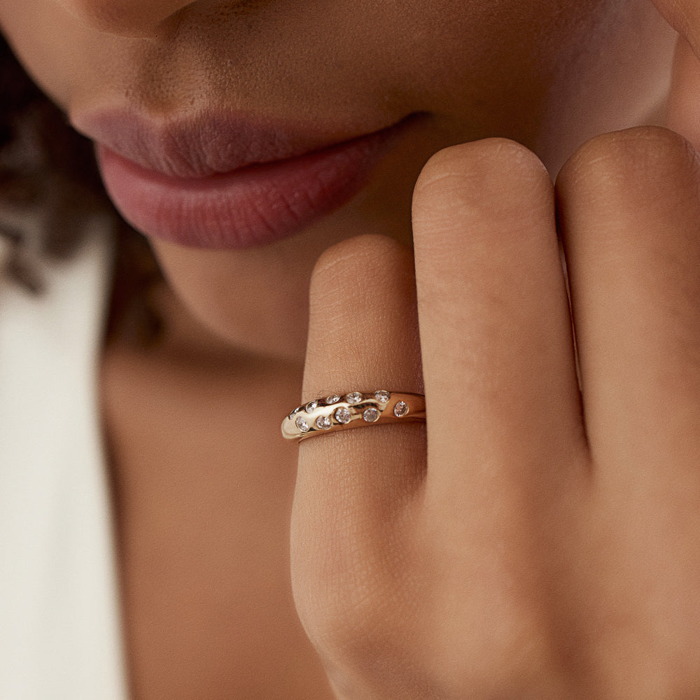 OBFJ1495 - 14k Dome Zig Zag Flush Diamond Ring 4