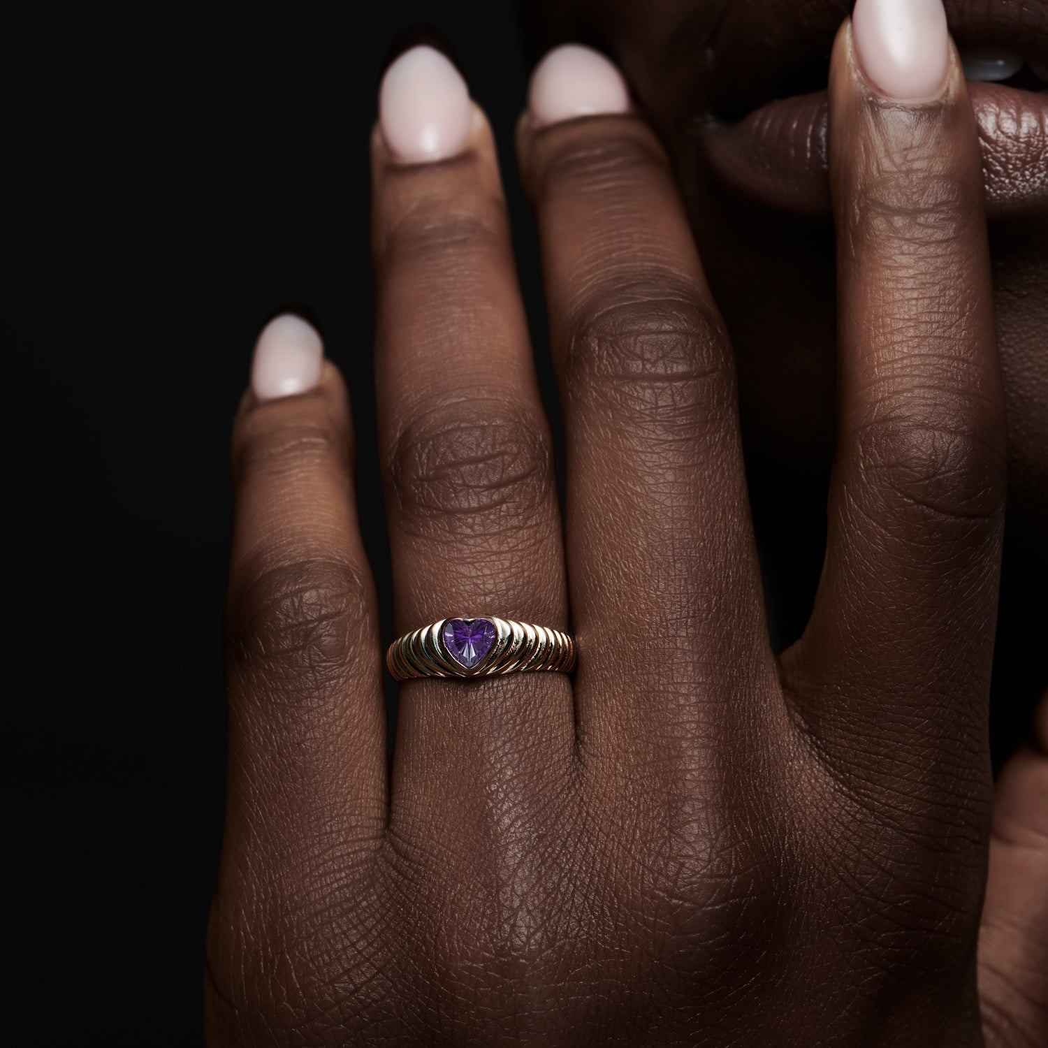 OBFJ1428 - 14k Heart Shape Amethyst Beveled Ring 2