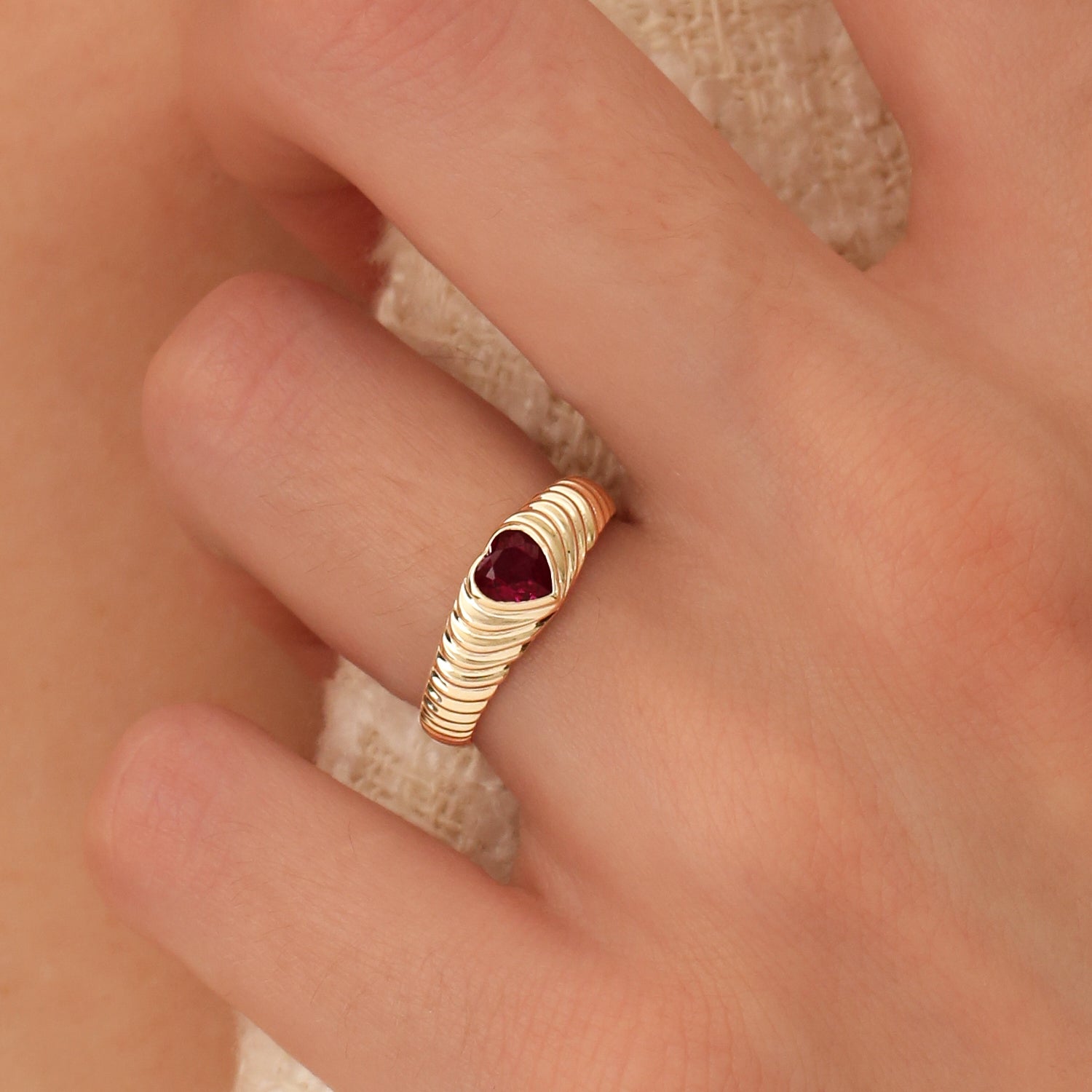 OBFJ1426 - 14k Heart Shape Garnet Beveled Ring 3