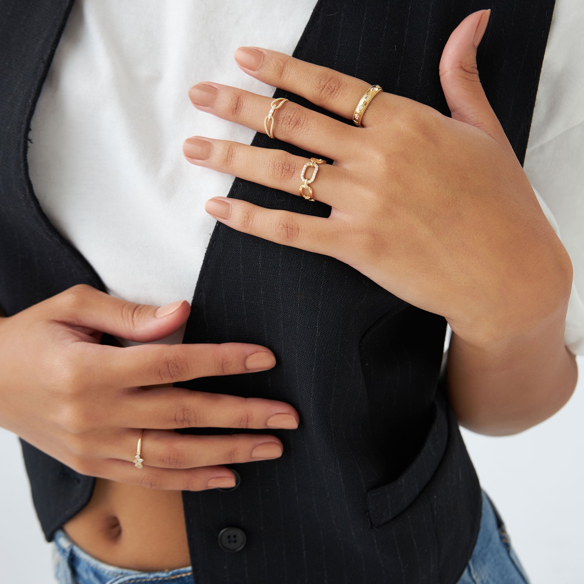 OBFJ1318 - 14k Diamond Buckle Chain Ring 4
