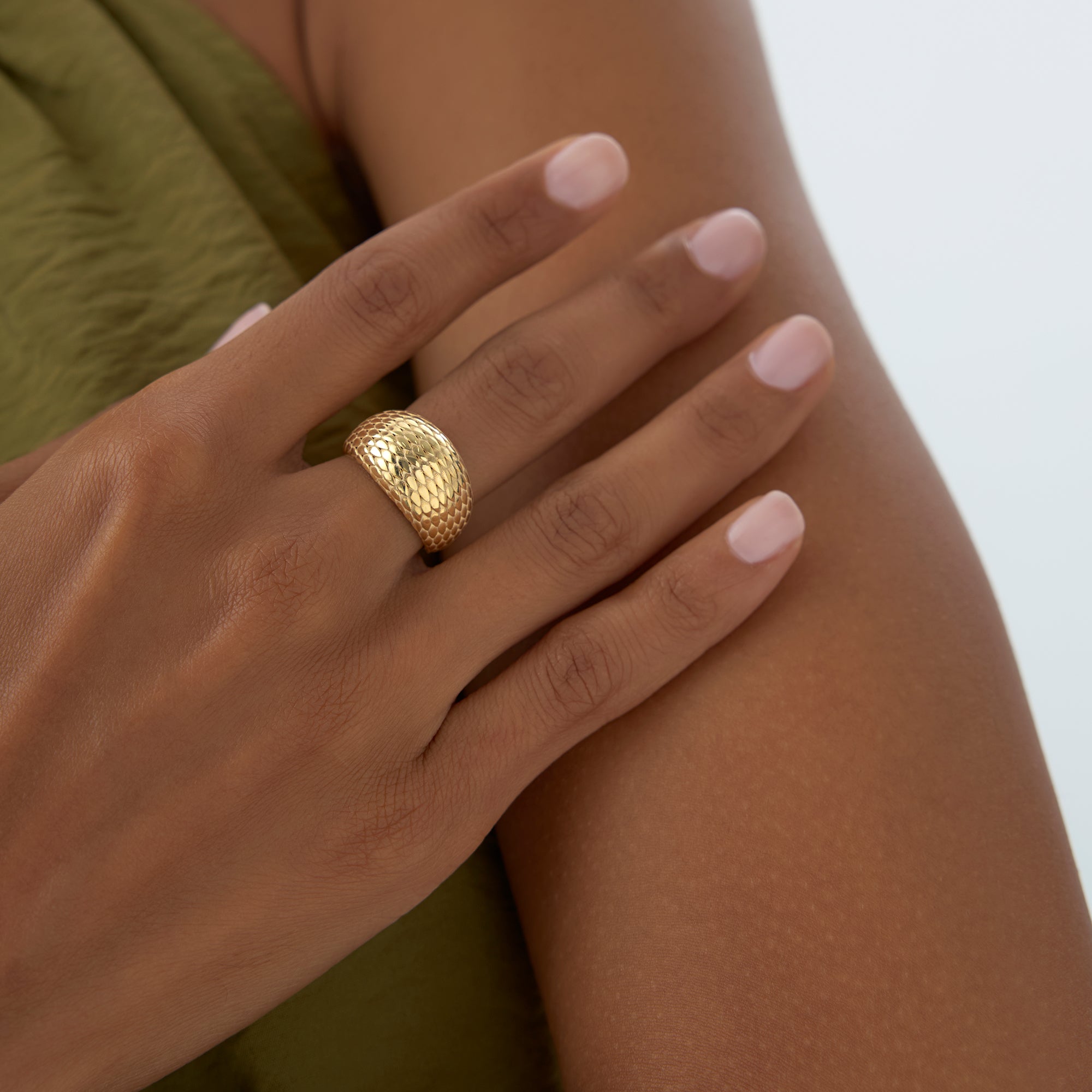 OBFJ0921 - 14K Chunky Snake Skin Texture Ring 4
