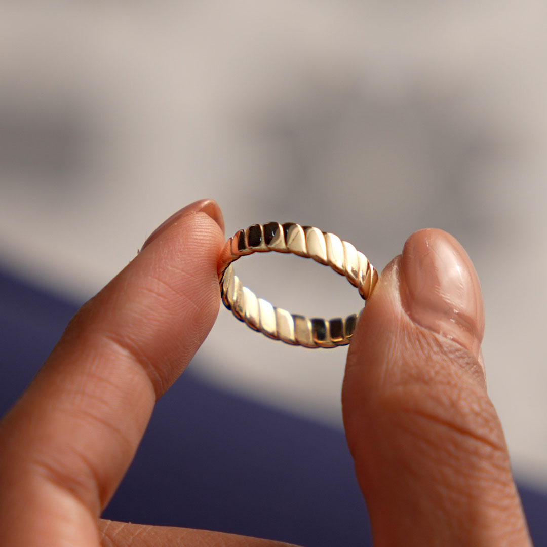 OBFJ0533 - 14K Gold Twisted Bold Band Ring 2