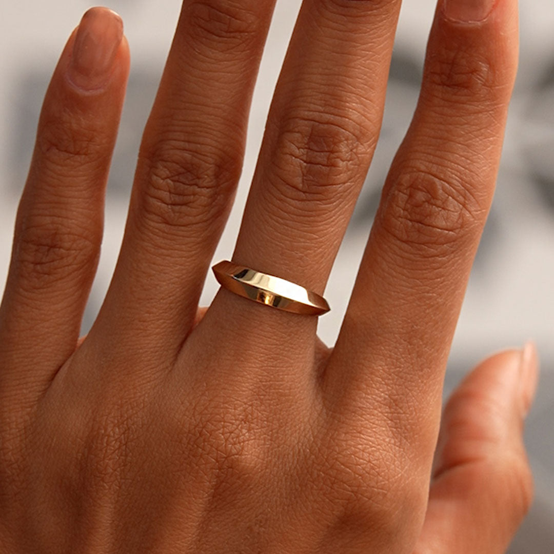 OBFJ0524 - 14k Knife Edge Wedding Band 2