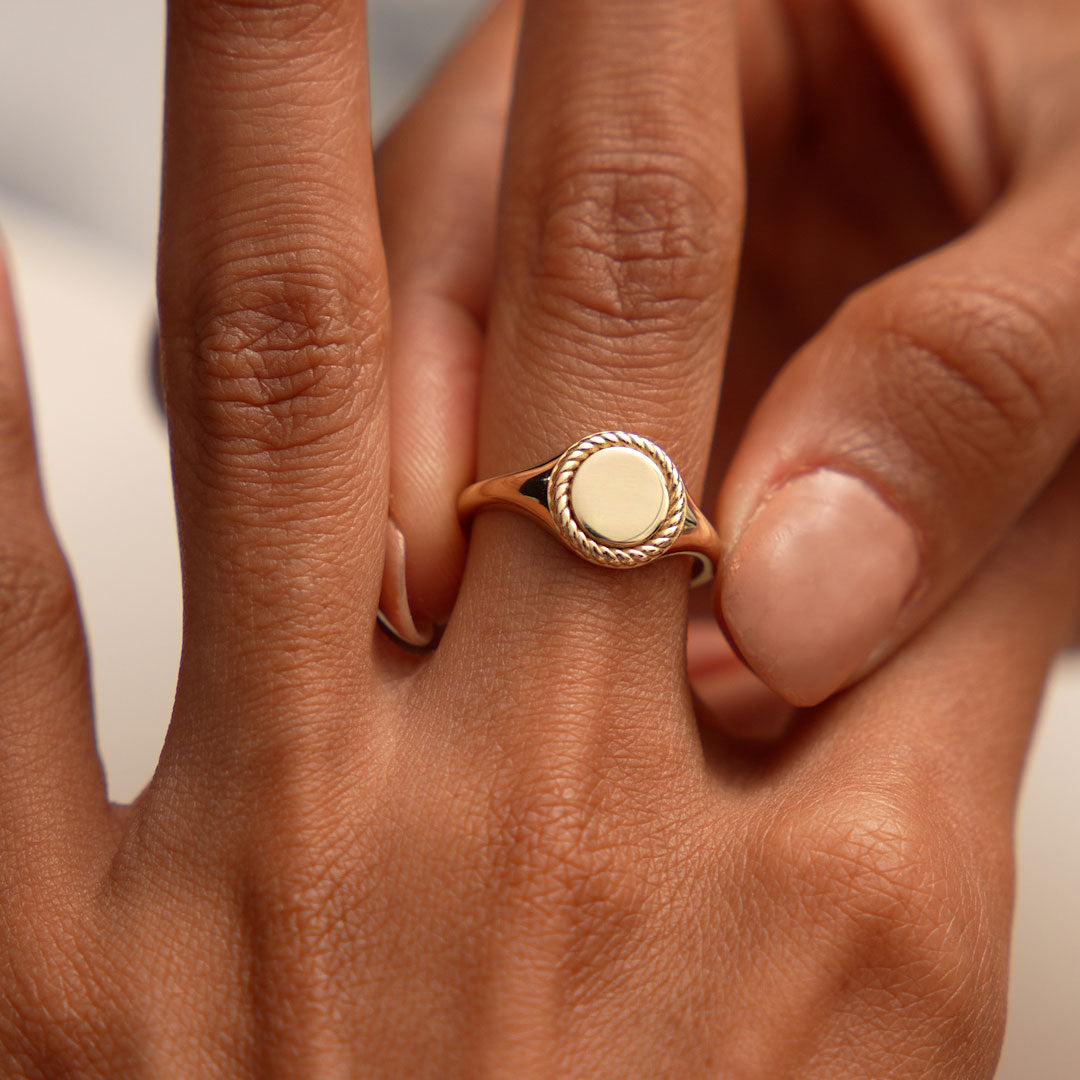 OBFJ0516 - 14K Rope Border Oval Signet Ring 3