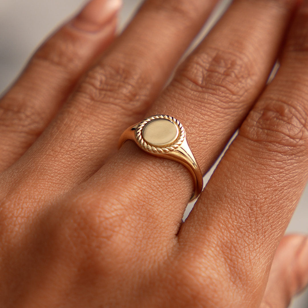 OBFJ0516 - 14K Rope Border Oval Signet Ring 2