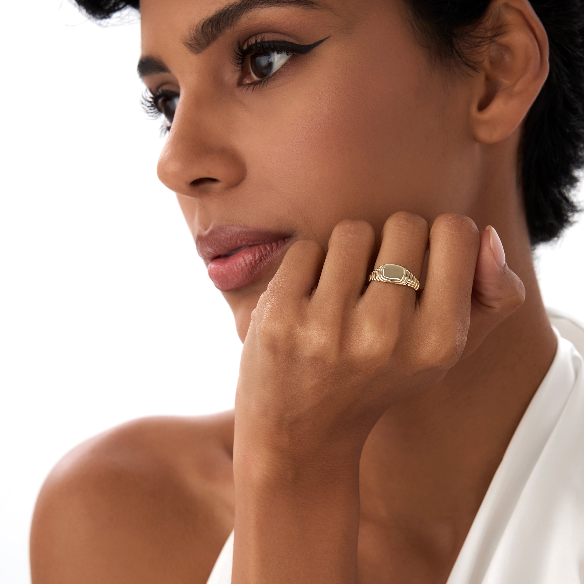 OBFJ0429 - 14k Gold Ribbed Cushion Signet Ring 4