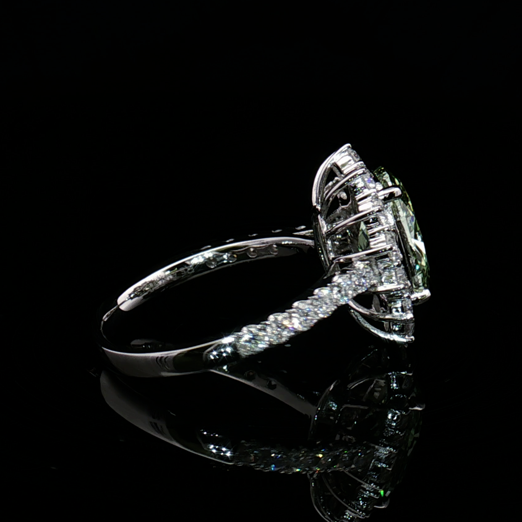 LGV1043 - Solo montatura di anello di fidanzamento con taglio ovale halo e fascia pavé