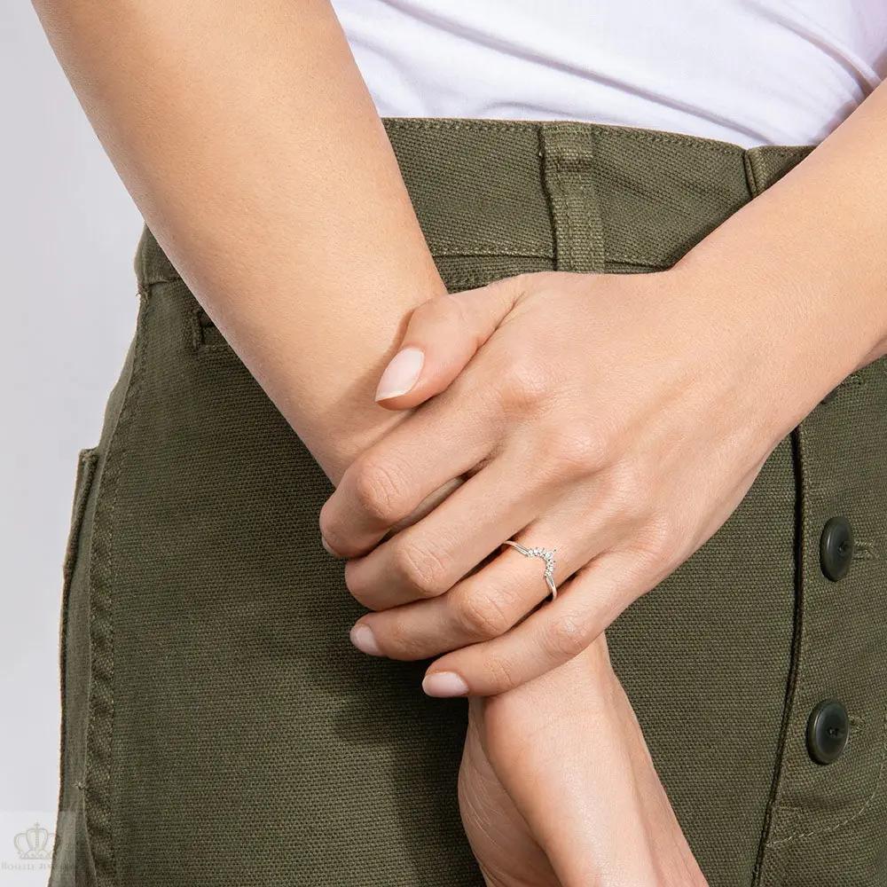 0.10CTW Lunette Diamond V Shape Wedding Band Ring - LR32 - Roselle Jewelry