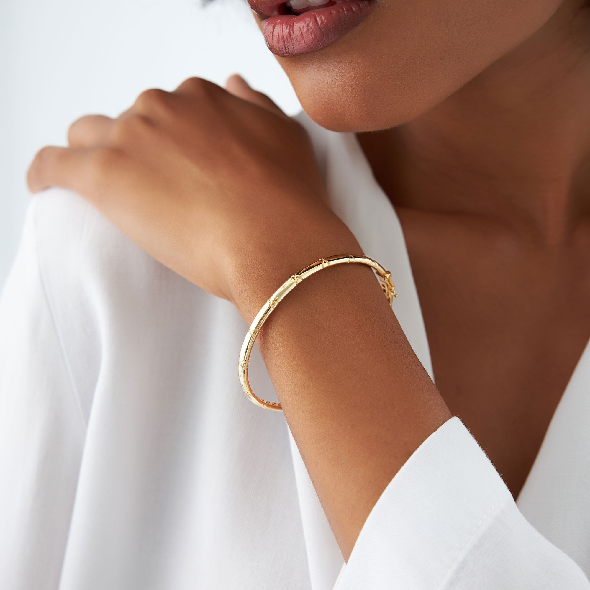 OBFJ1136 - 14K 4MM Dome X Cut Design Gold Bangle 4