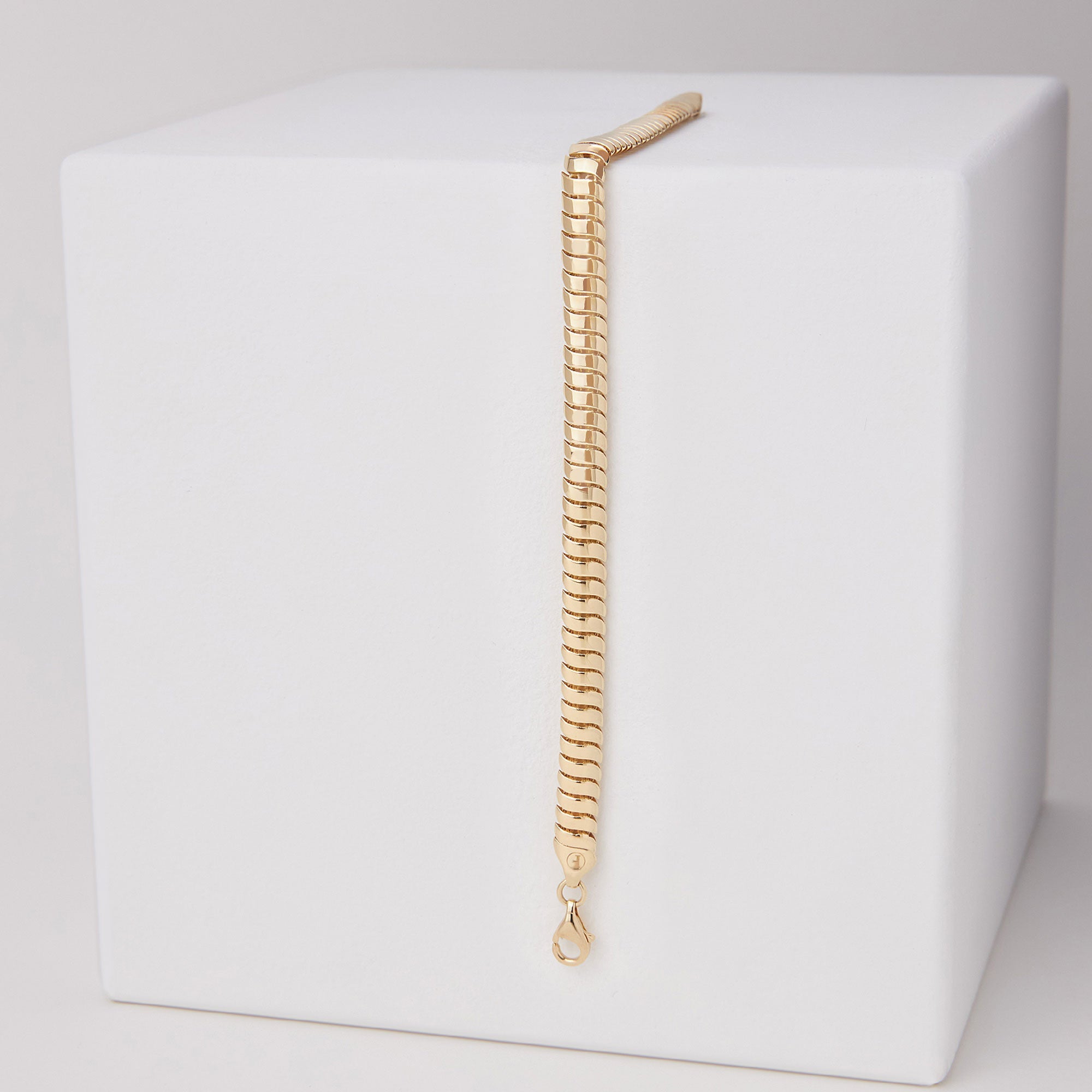 OBFJ1115 - 14k 5.7MM Wide Cobra Bracelet 8