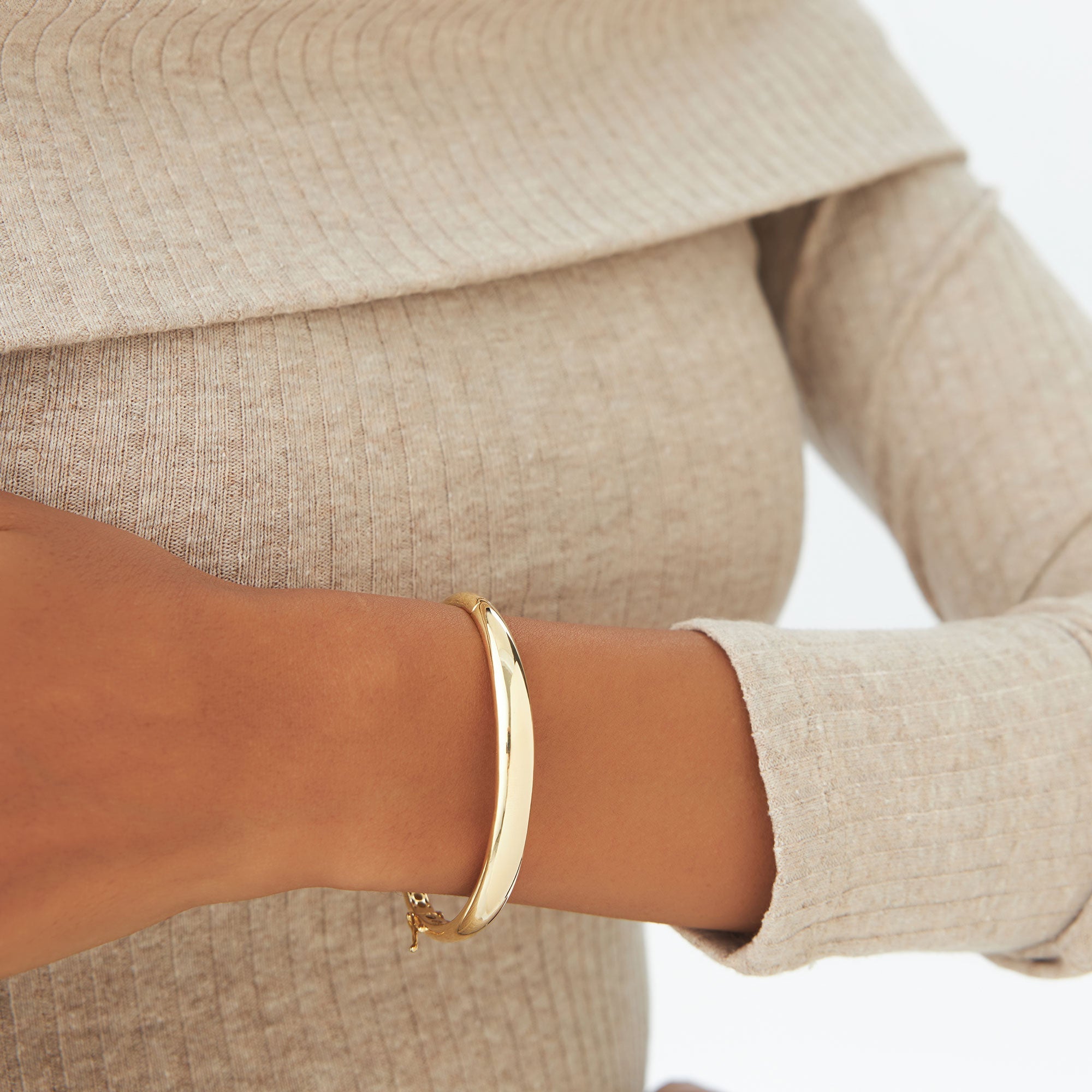 OBFJ1109 - 14K 7.5MM Classic Dome Gold Bangle Bracelet 3