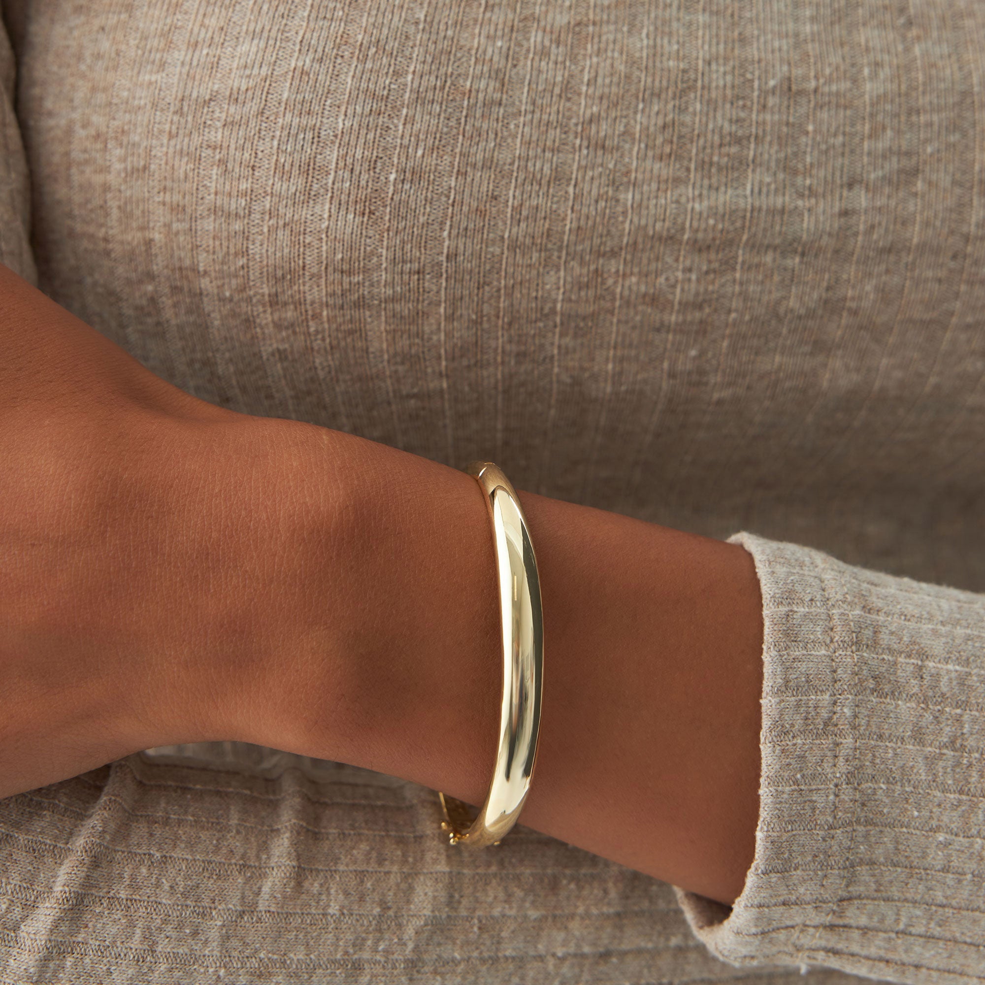 OBFJ1109 - 14K 7.5MM Classic Dome Gold Bangle Bracelet 7