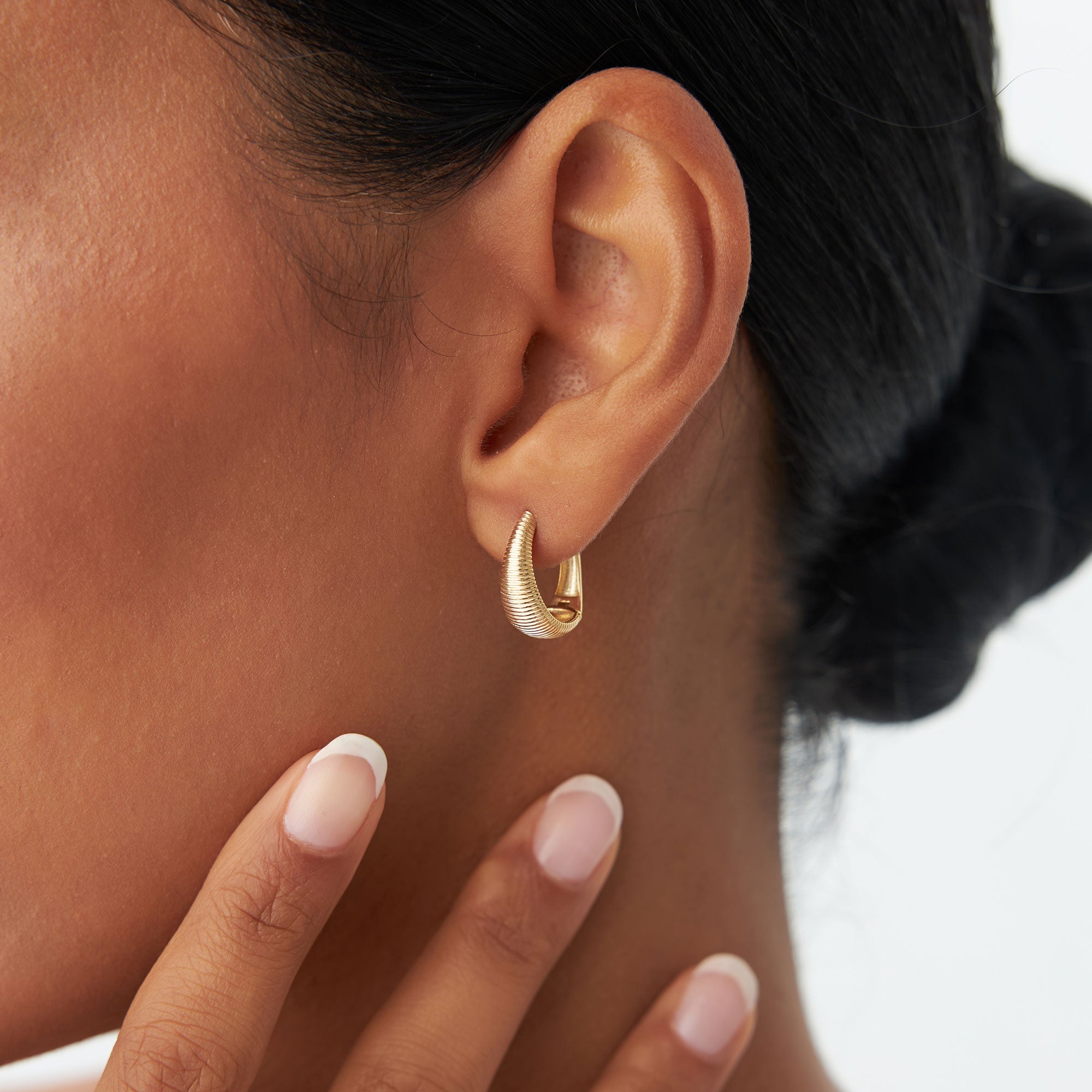 OBFJ1092 - 14k Gold Ribbed Teardrop Hoop Earrings 3