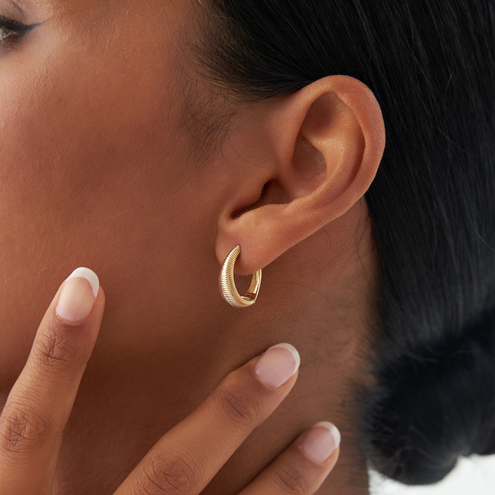 OBFJ1092 - 14k Gold Ribbed Teardrop Hoop Earrings 5