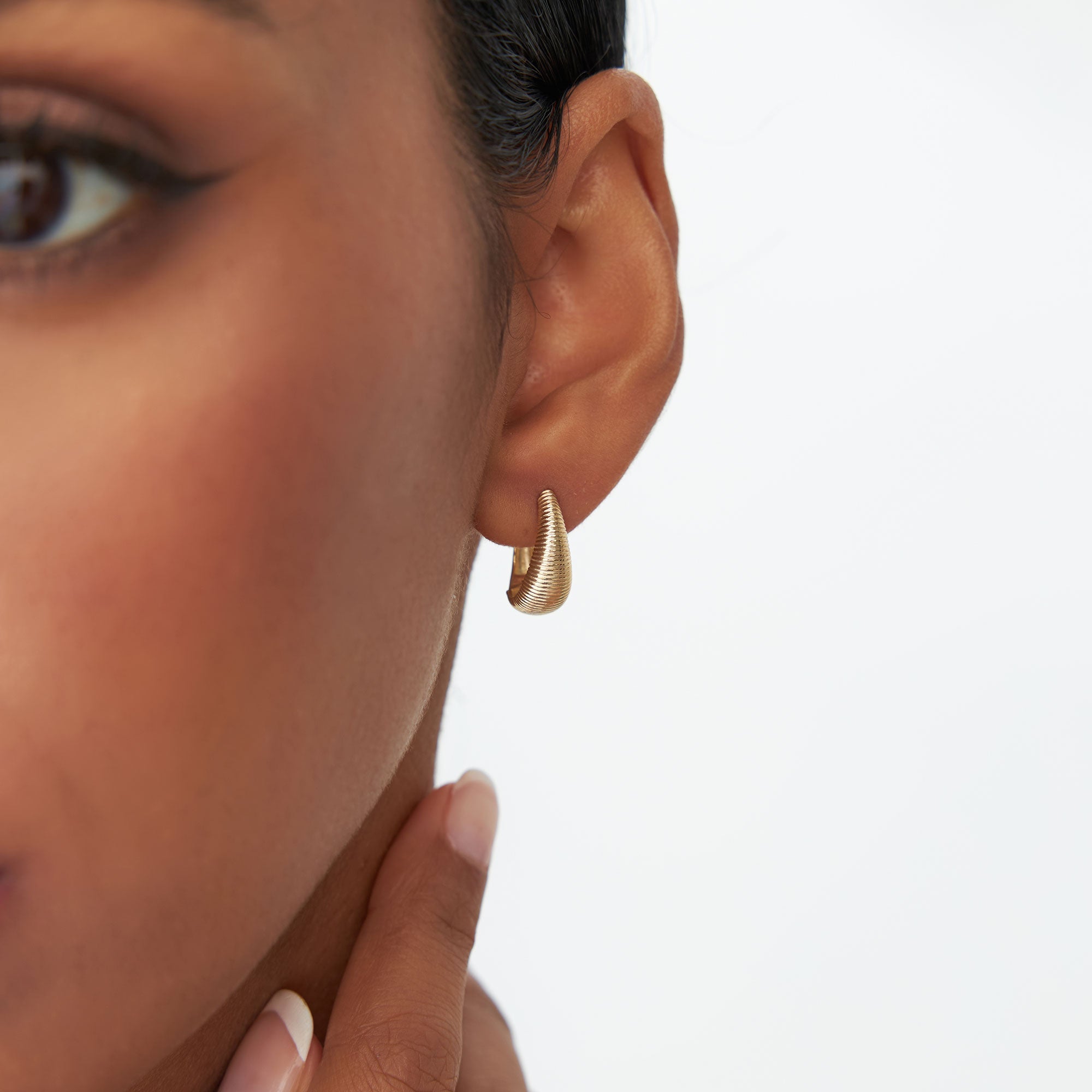 OBFJ1092 - 14k Gold Ribbed Teardrop Hoop Earrings 2
