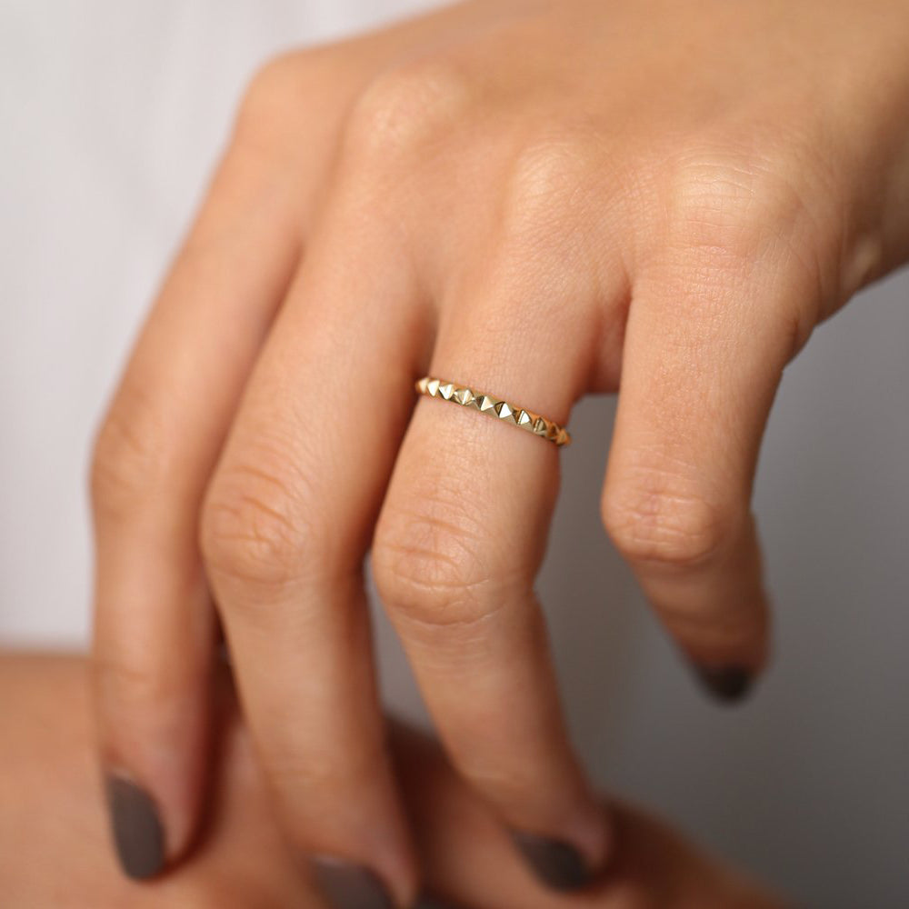 OBFJ1920 - 14K Gold Spike Pyramid Eternity Ring 3