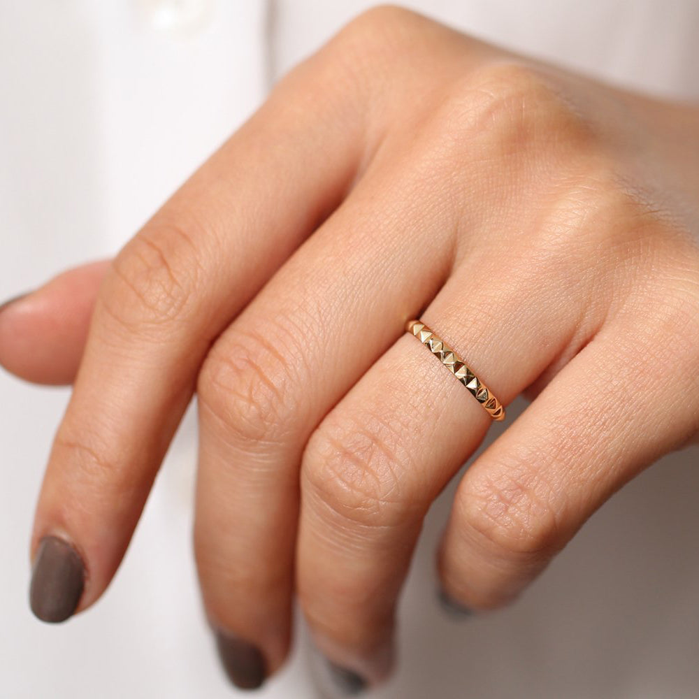 OBFJ1920 - 14K Gold Spike Pyramid Eternity Ring 4