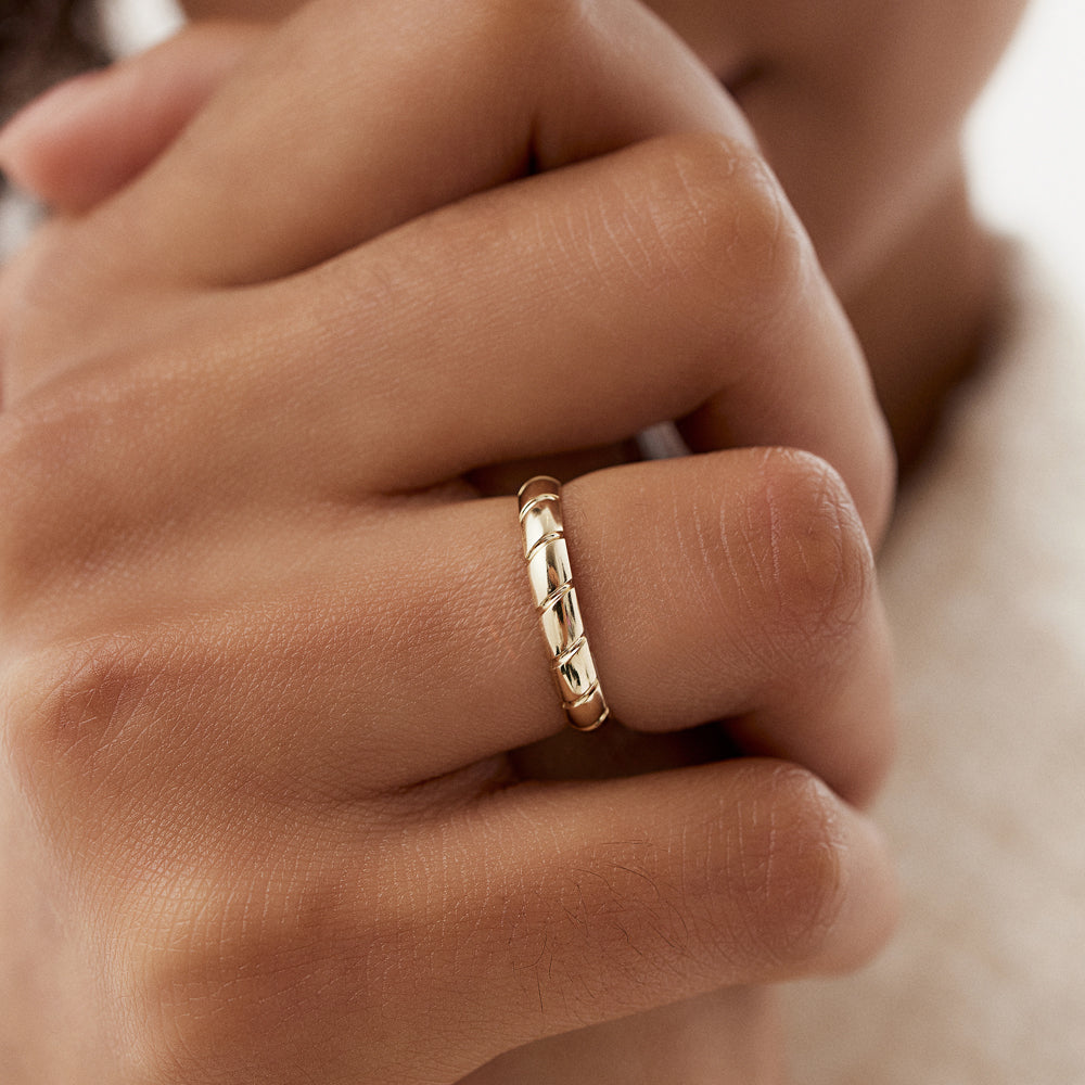 OBFJ1499 - 14k 3MM Unique Diagonal Cut Design Gold Ring 4