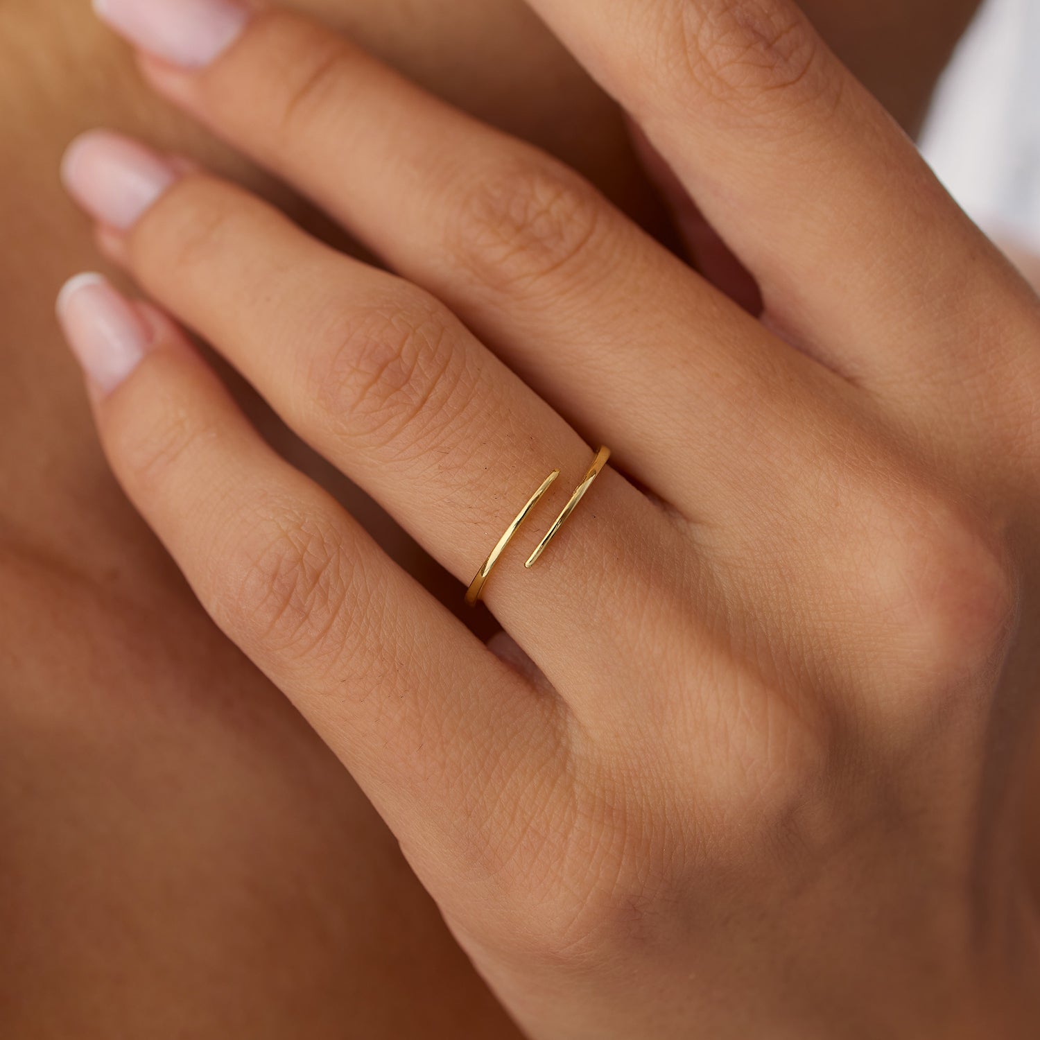 OBFJ1445 - 14k Gold Stacking Criss Cross Ring 4
