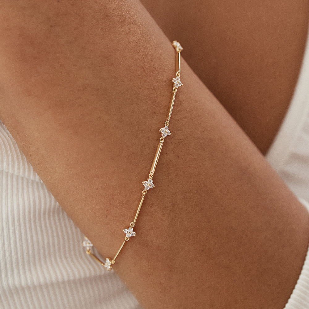 OBFJ1478 - 14k Clover Setting Diamond Infinity Bracelet 3