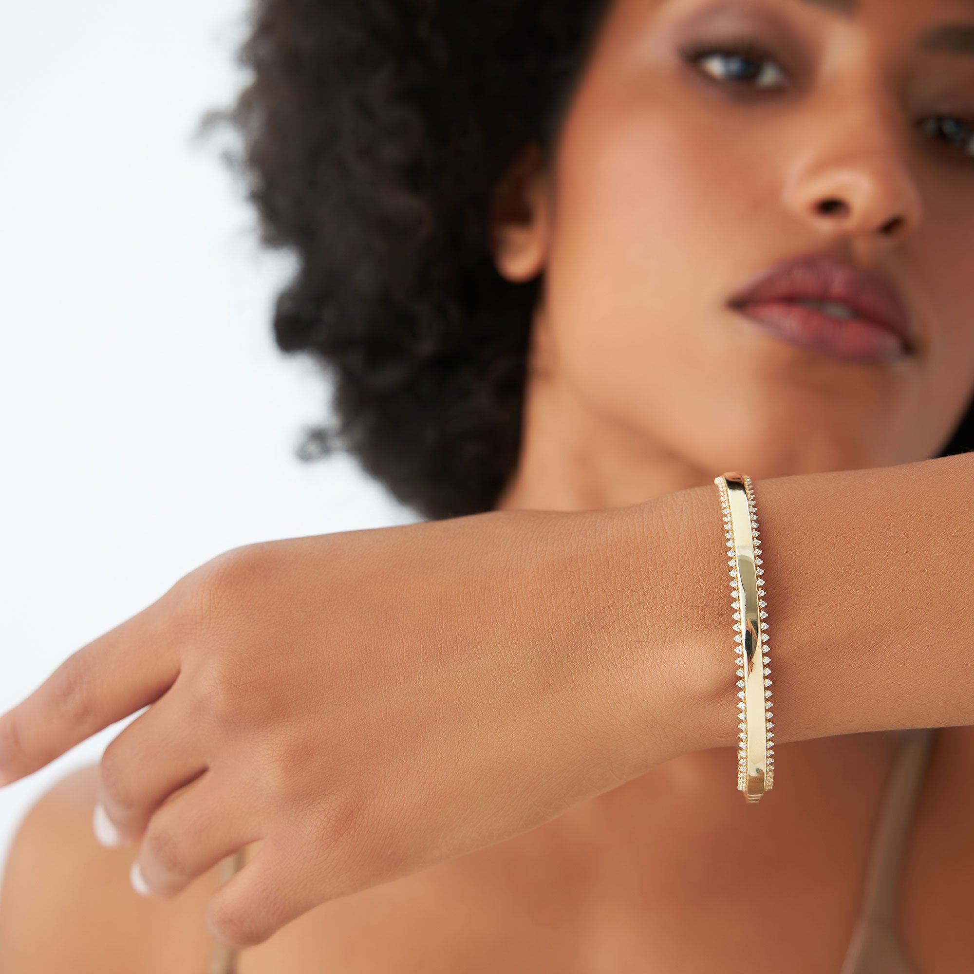 OBFJ1138 - 14k 0.85 Ctw Statement Diamond Bangle Bracelet 6
