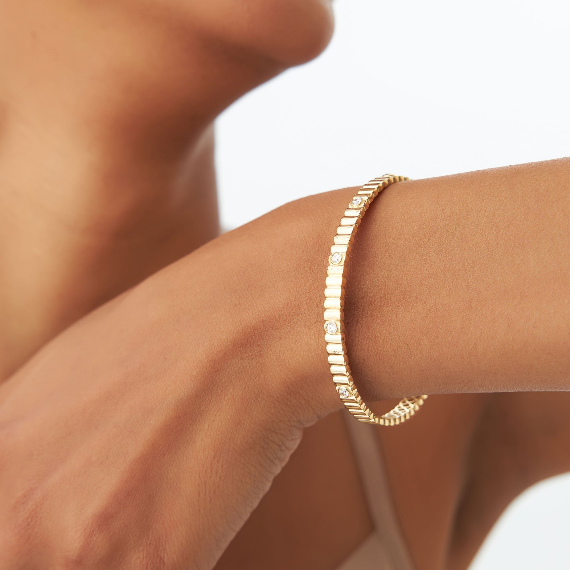 OBFJ1170 - 14k Gold Ribbed Diamond Bangle Bracelet 6