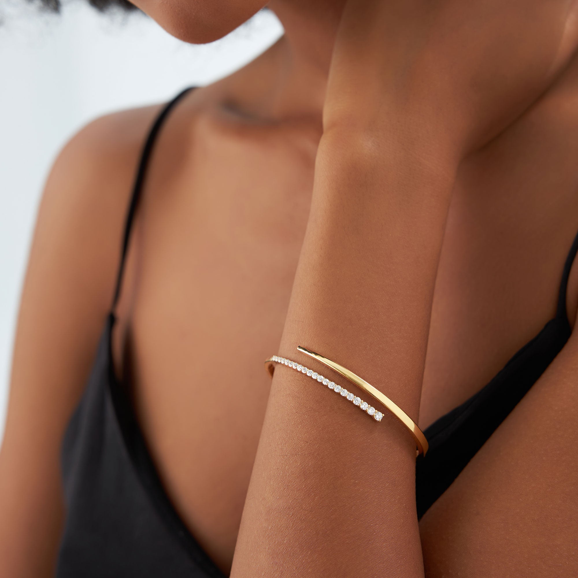 OBFJ1049 - 14K Cross Over Graduating Diamond Bangle 2