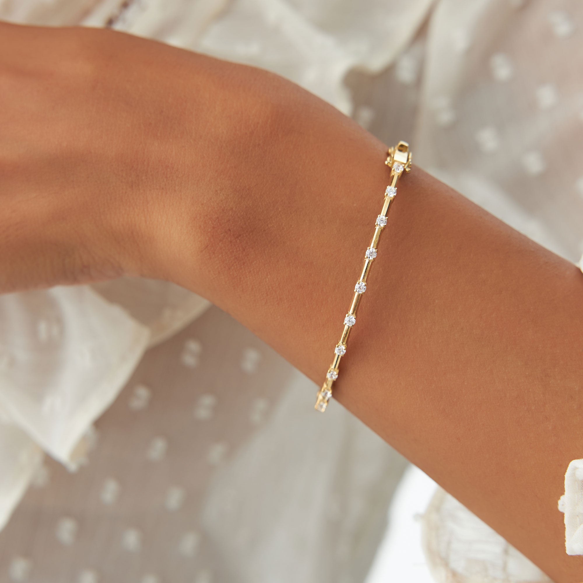 OBFJ1155 - 14k 0.50 ctw Diamond Bar Bangle Bracelet 2