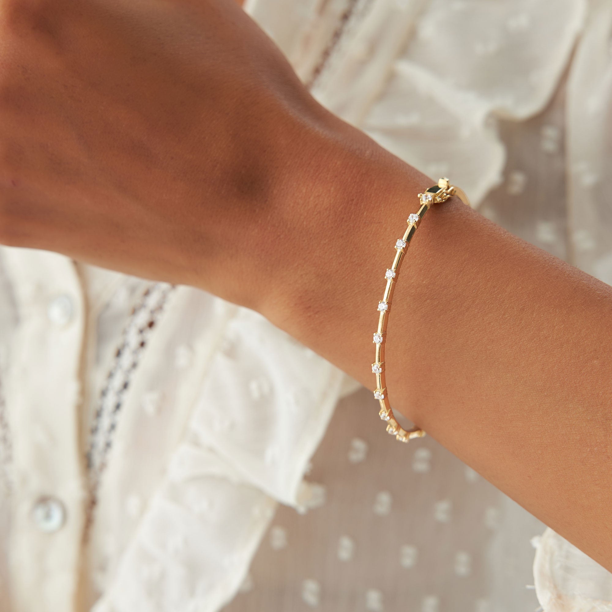 OBFJ1155 - 14k 0.50 ctw Diamond Bar Bangle Bracelet 5