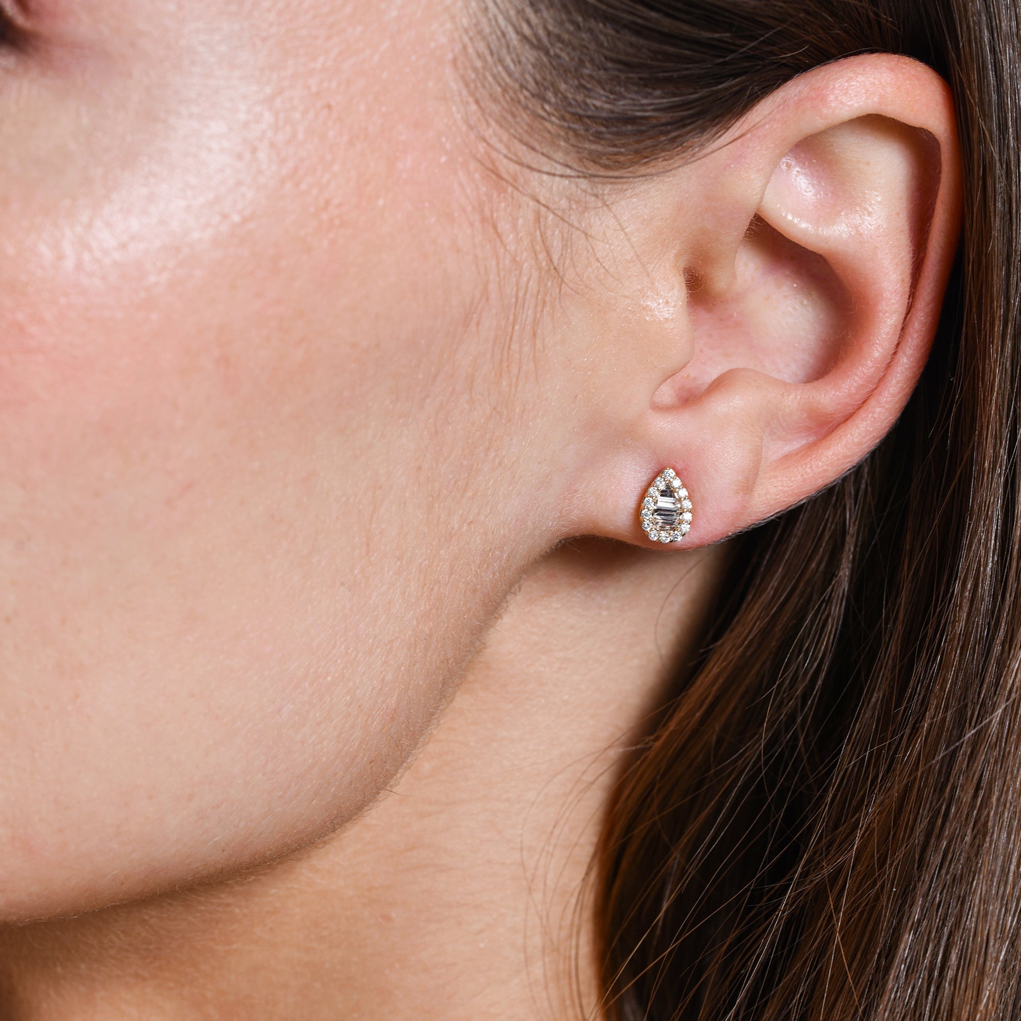 OBFJ0671 - 14k Baguette and Round Diamond Pear Studs 4