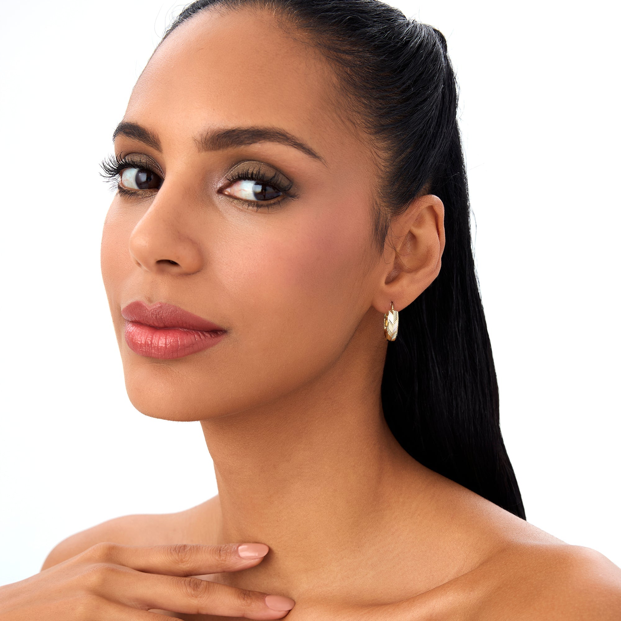 OBFJ0770 - 14k Diamond Cut Tetured Hoop Earrings 4