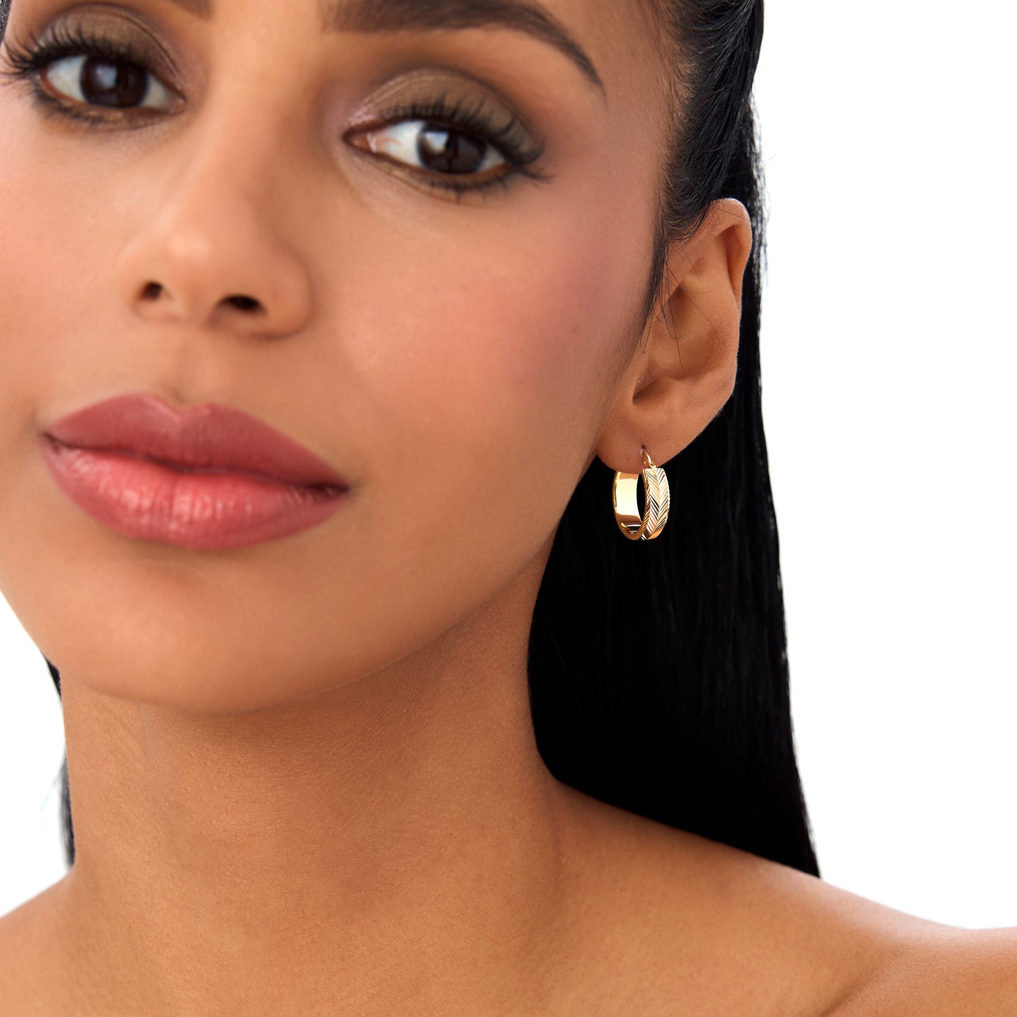 OBFJ0770 - 14k Diamond Cut Tetured Hoop Earrings 5