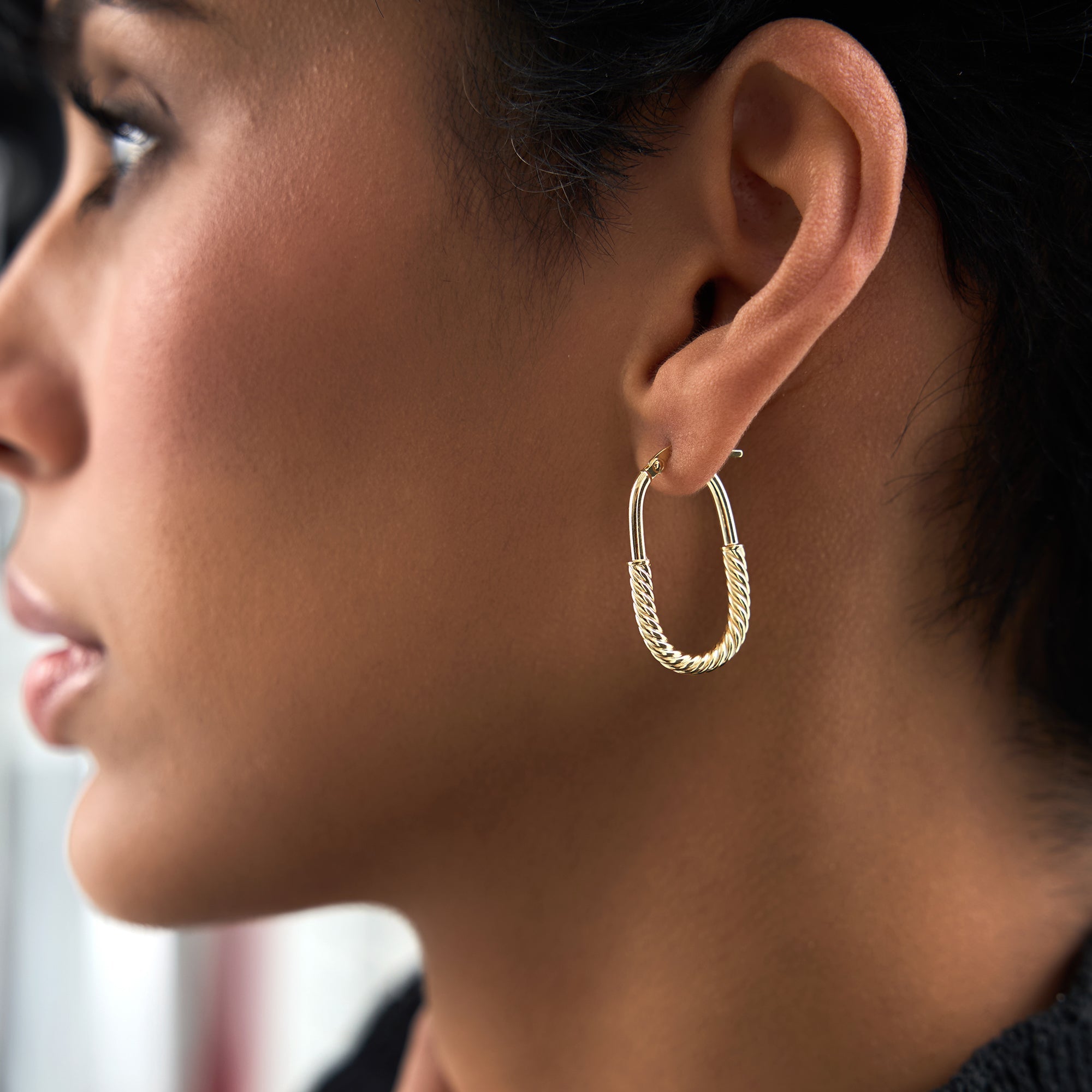 OBFJ0736 - 14K Gold Twisted Rope Oval Hoop Earrings 2