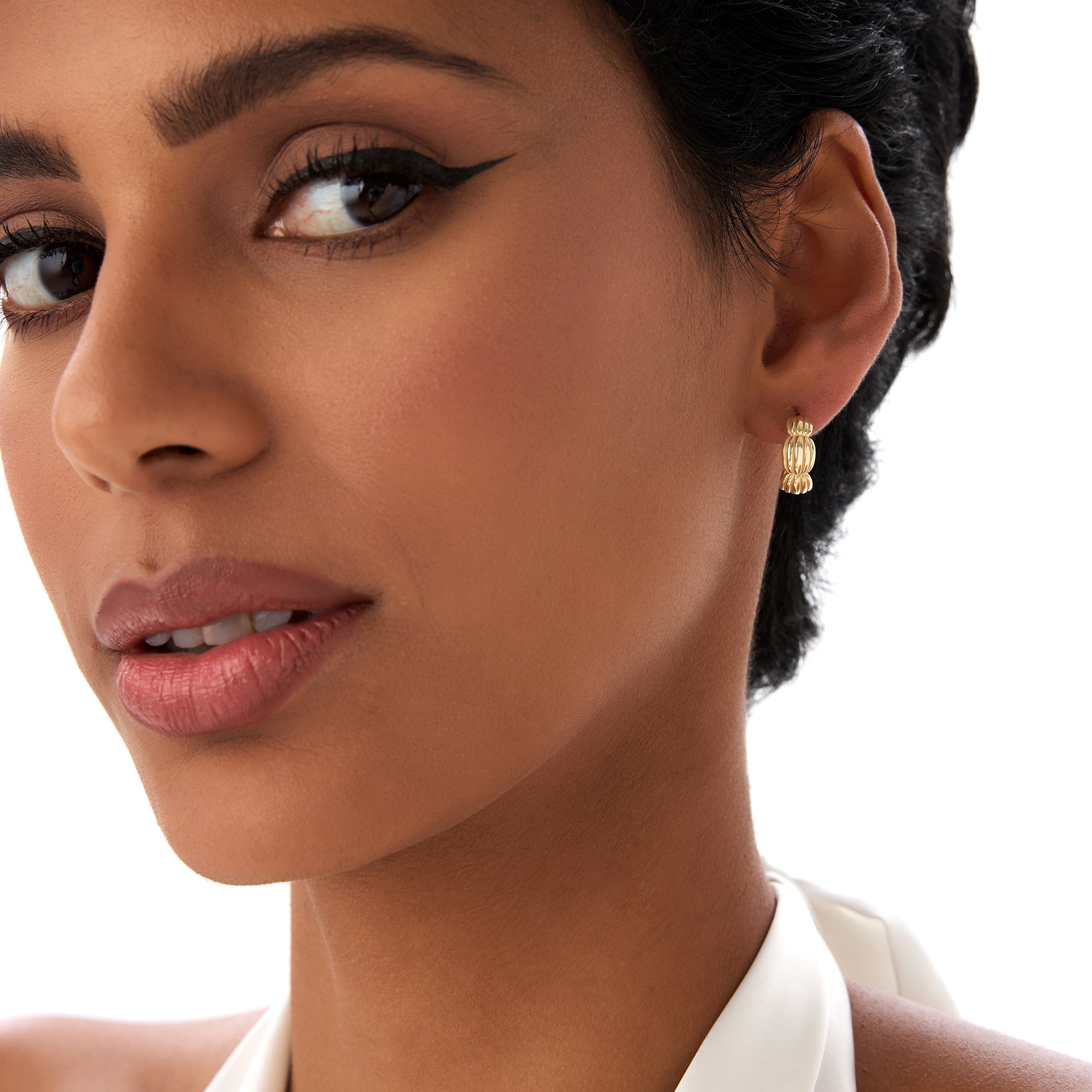 OBFJ0428 - 14k Gold Ribbed Dome Hoop Earrings 5
