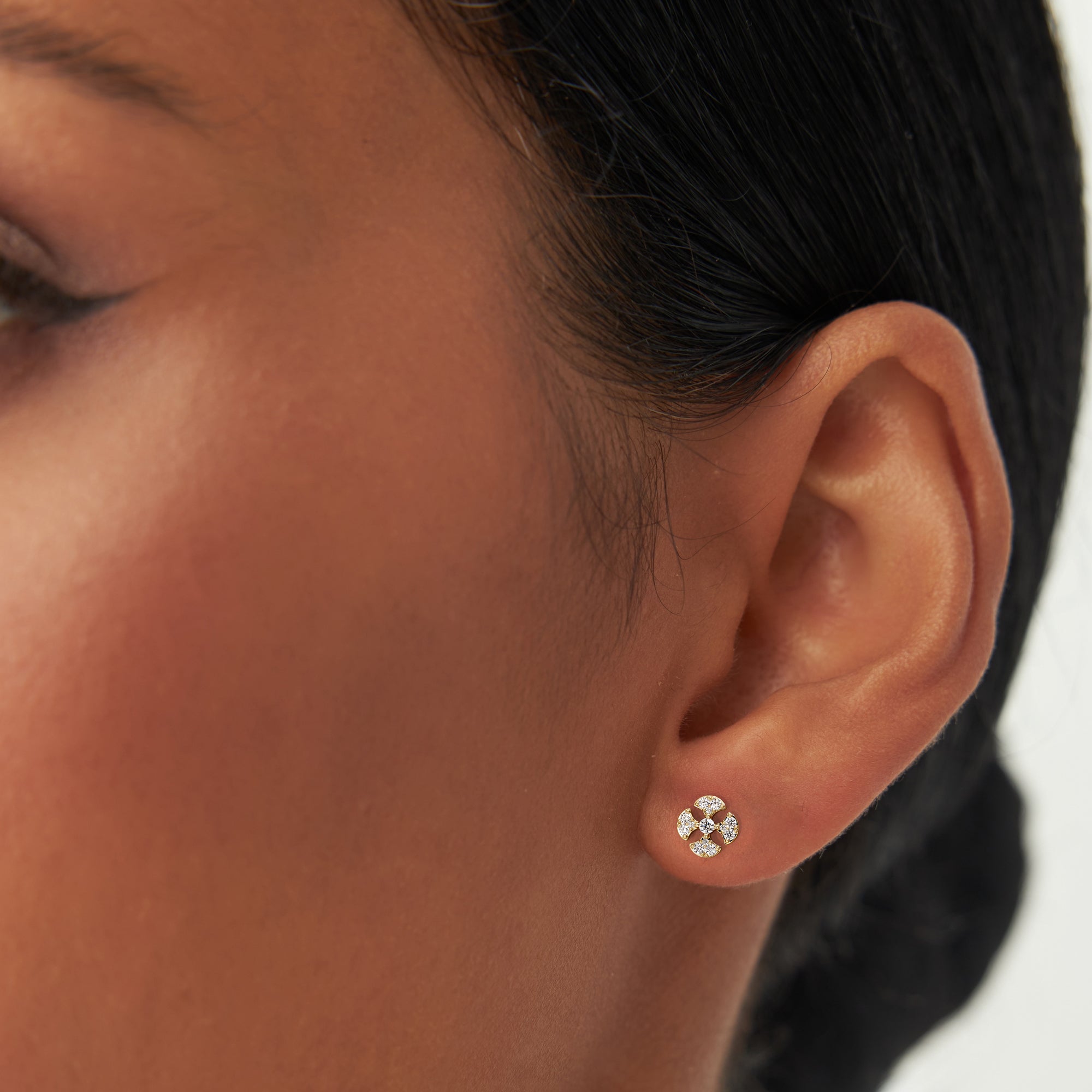 OBFJ0870 - 14K Minimalist Petal Diamond Cluster Studs 4