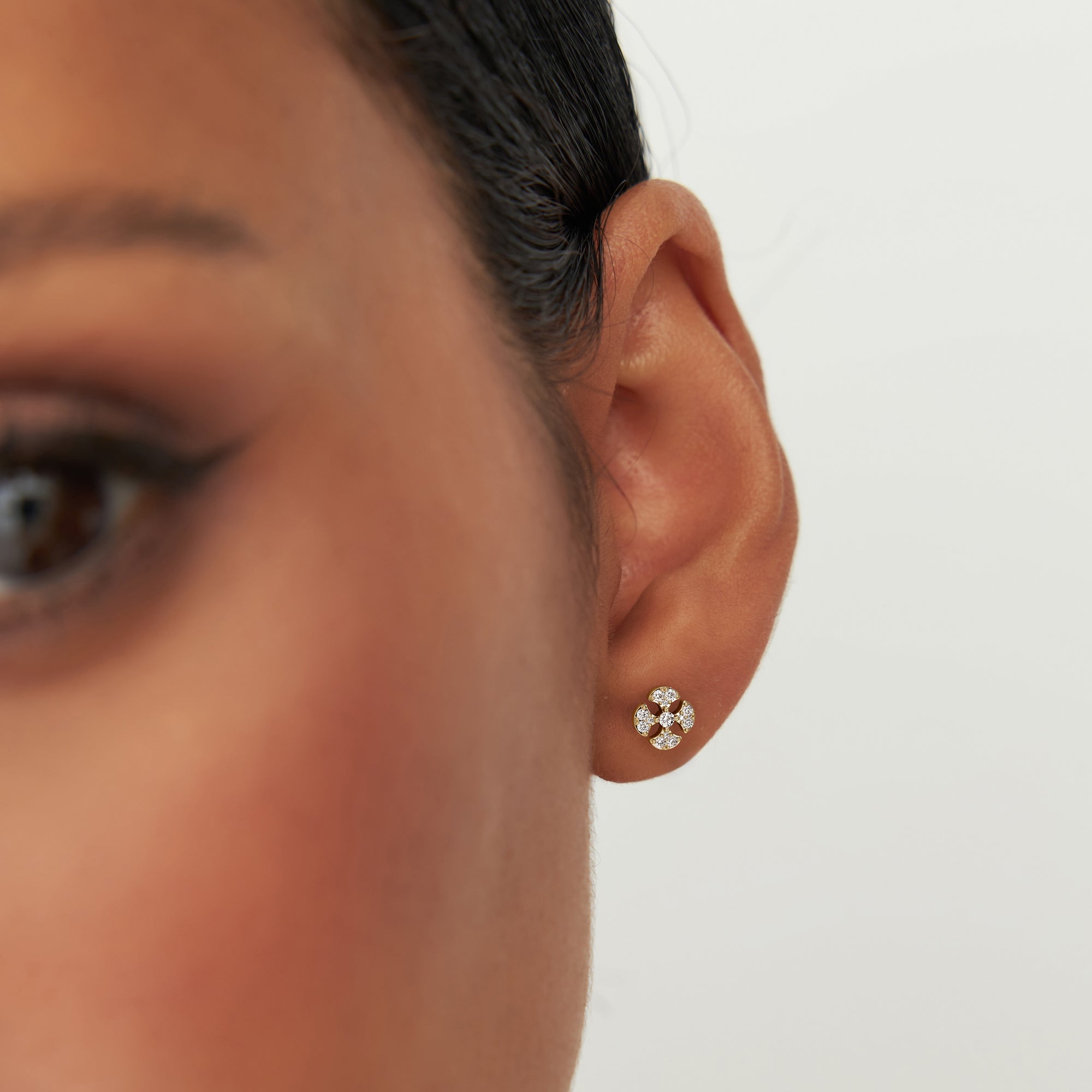 OBFJ0870 - 14K Minimalist Petal Diamond Cluster Studs 5