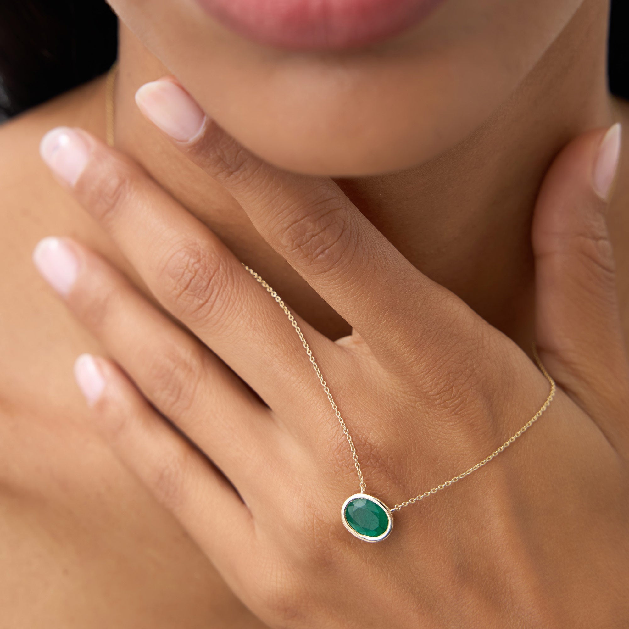 OBFJ1082 - 14k 1.55 - 2.20 Ctw Oval Shaped Bezel Setting Emerald Necklace 5