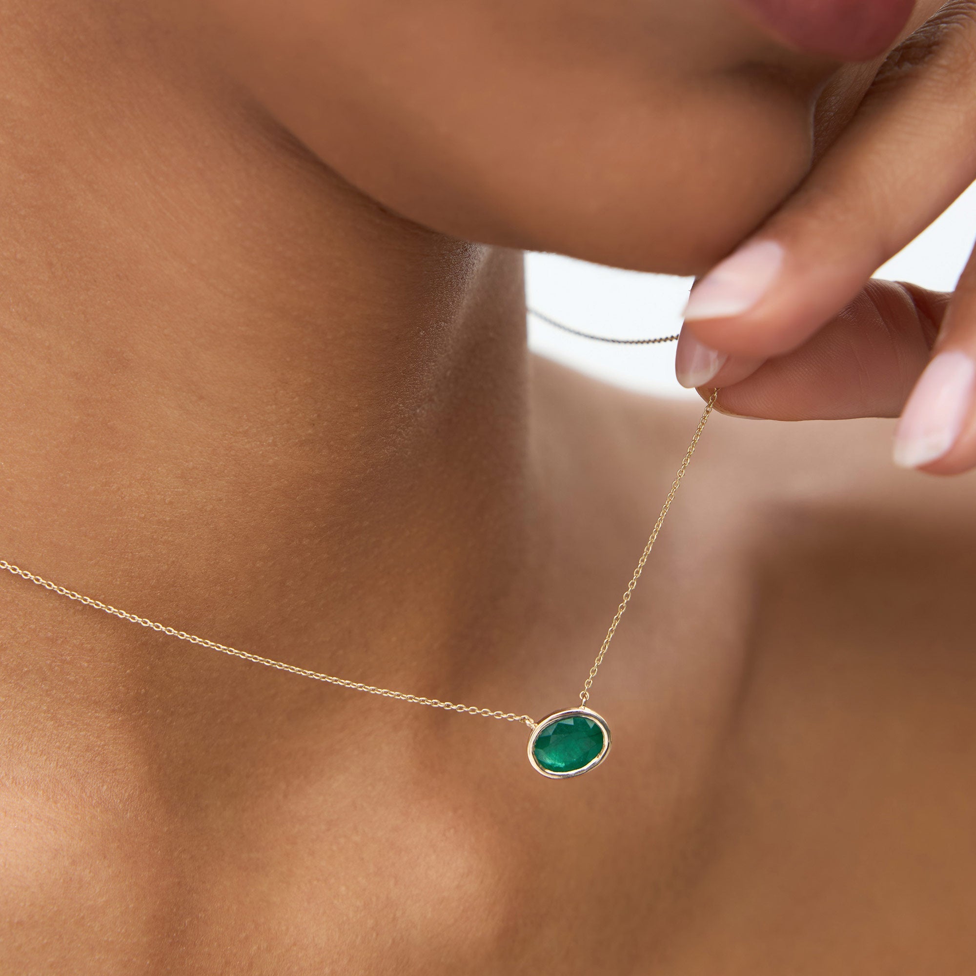 OBFJ1082 - 14k 1.55 - 2.20 Ctw Oval Shaped Bezel Setting Emerald Necklace 2