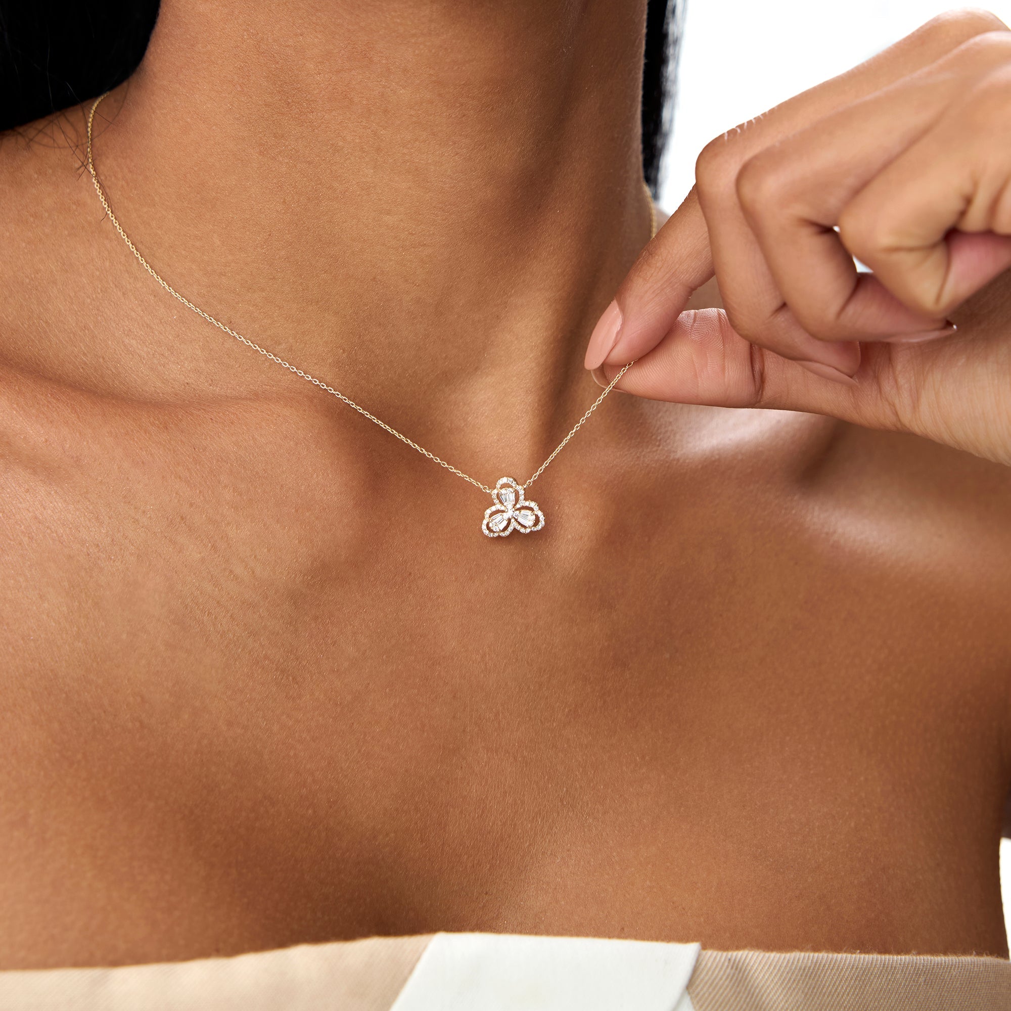 OBFJ0904 - 14K Gold Clover Baguette Diamond Necklace 2