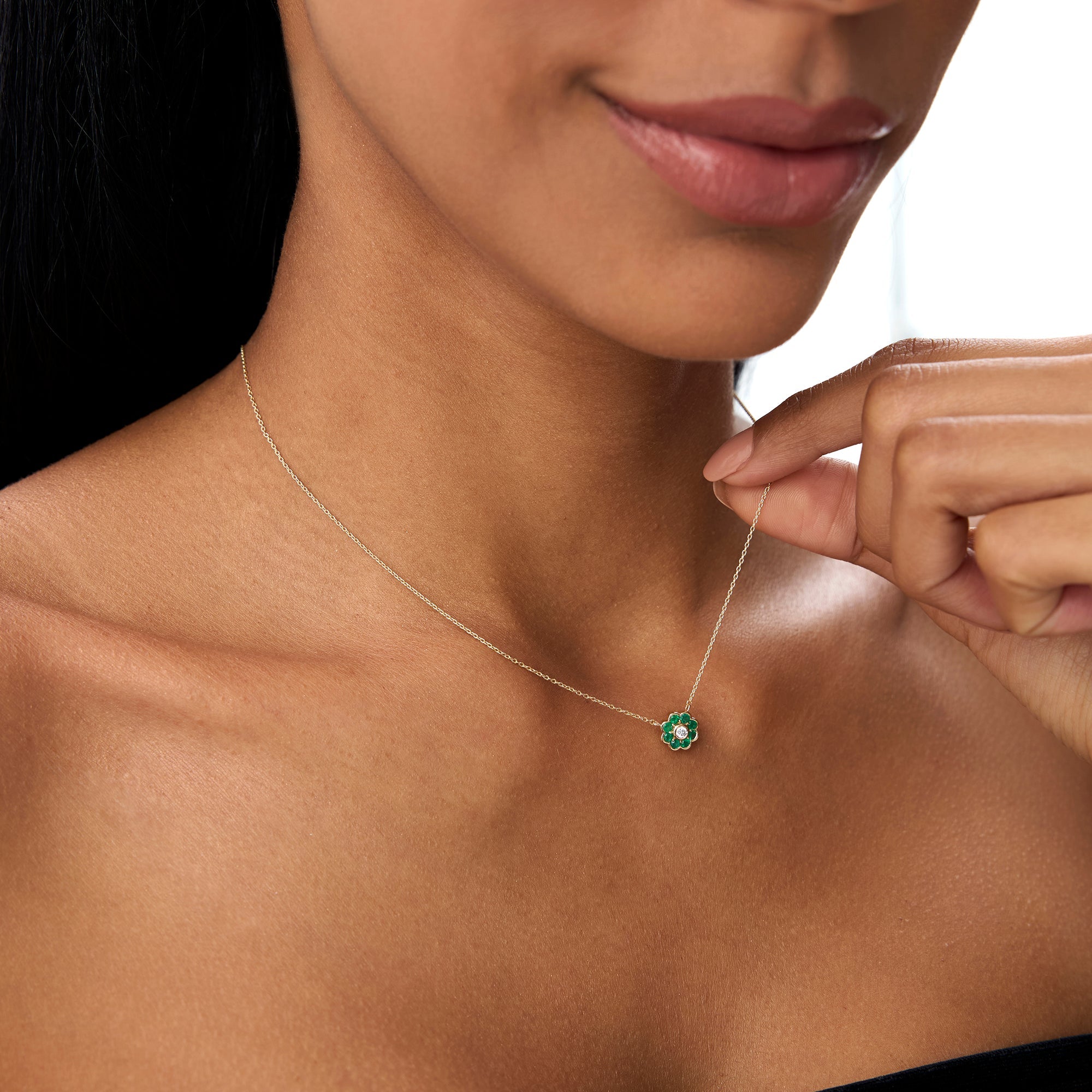 OBFJ0894 - 14K Bezel Setting Emerald Flower Diamond Necklace 5