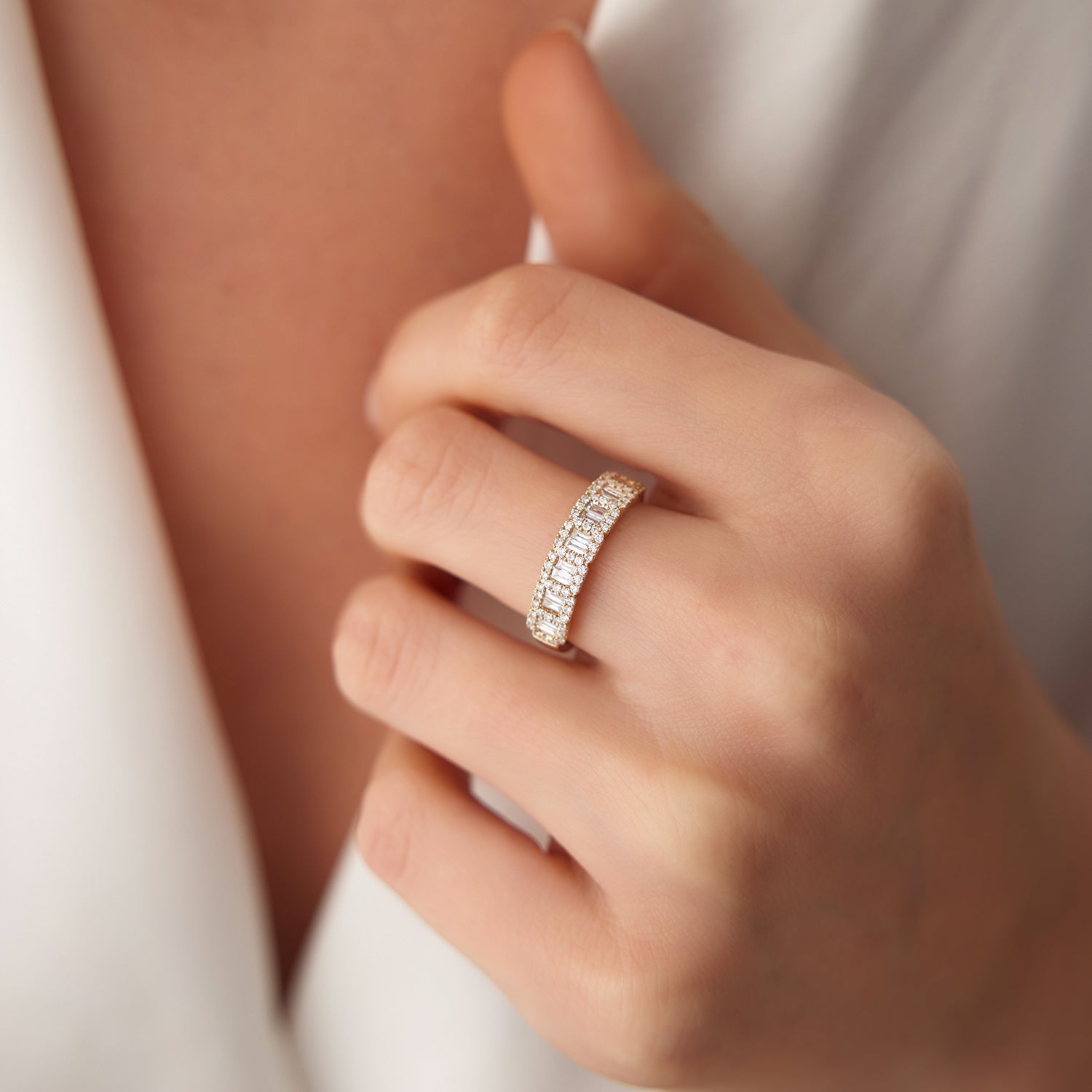 OBFJ1954 - 14K Gold Unique Baguette and Round Diamond Anniversary Ring 3