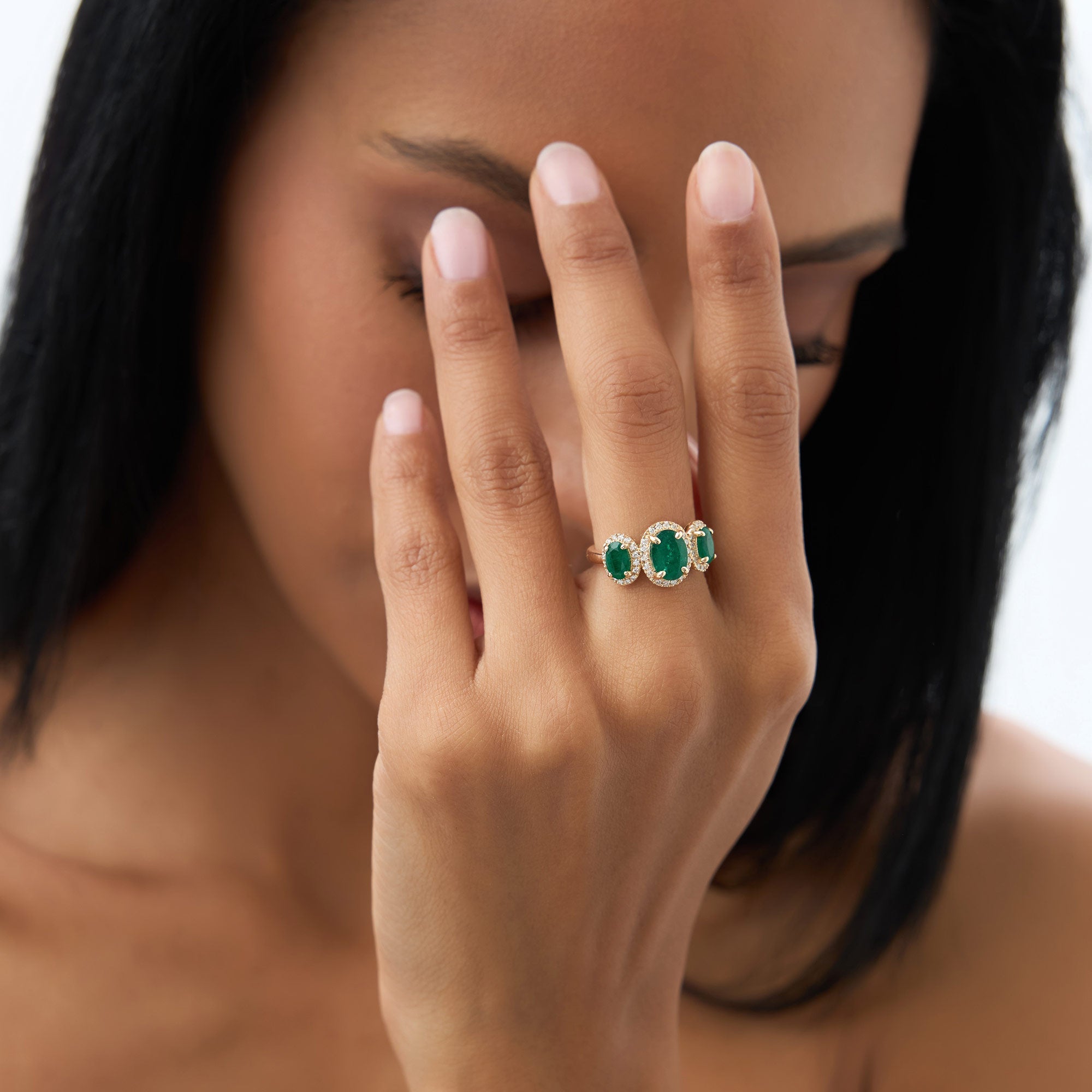OBFJ0957 - 14K Three Stone Emerald Diamond Engagement Ring 4