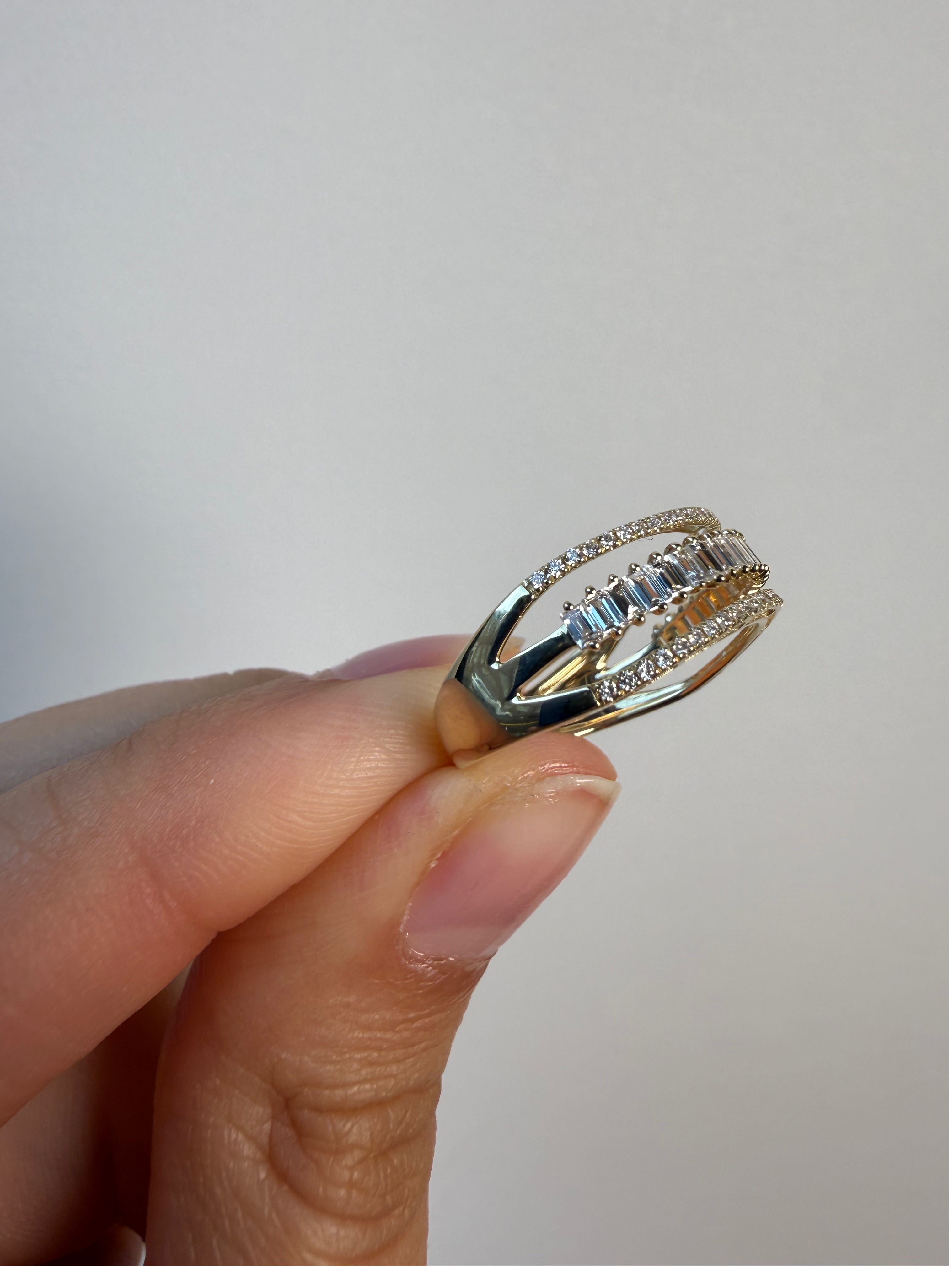 OBFJ0074 - 14K Gold Baguette & Round Diamond Coactail Ring 3