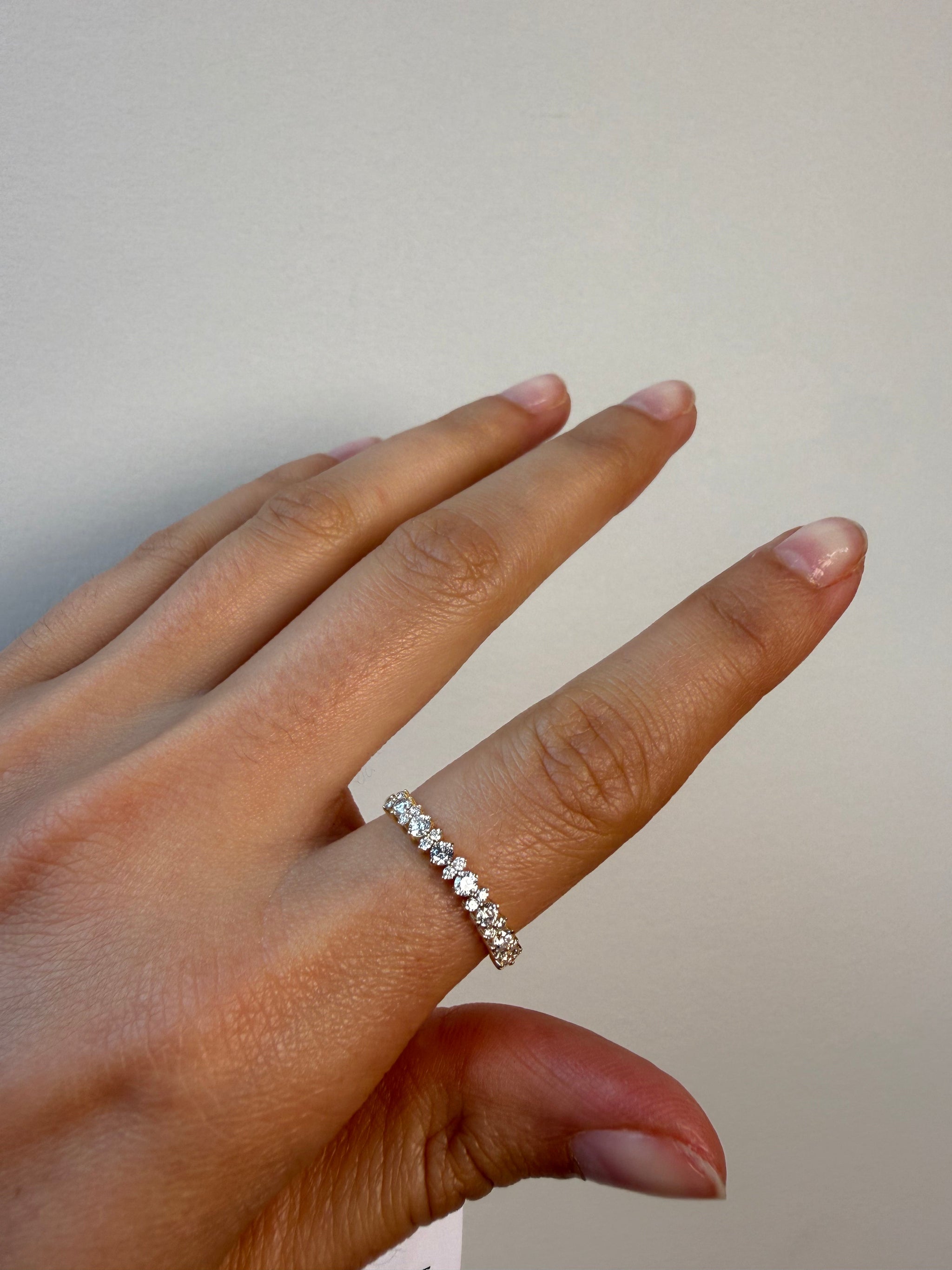 OBFJ0076 - 14K Gold Shared Prong Diamond Anniversary Band 3