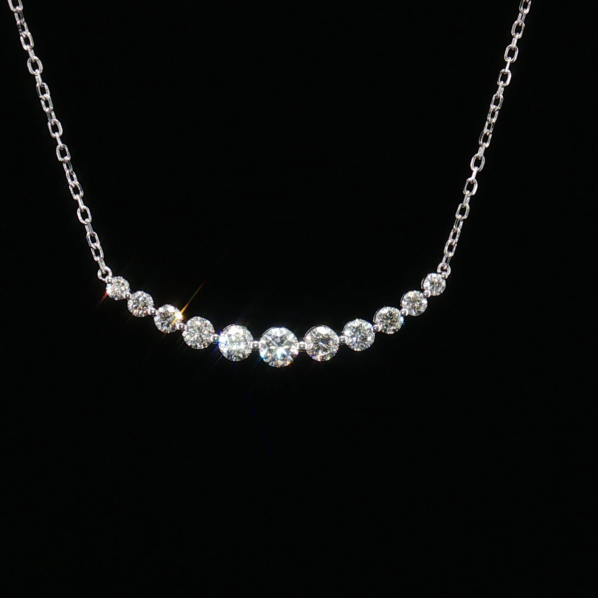 LC106 - Collier smile curve diamants pavé