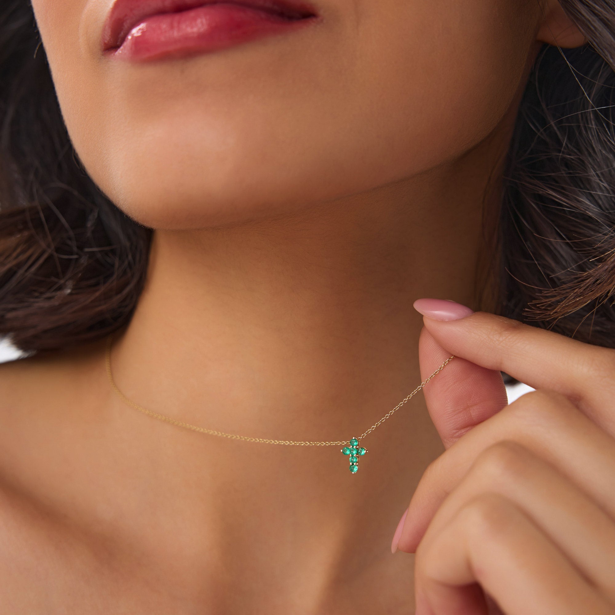 OBFJ0984 - 14K Tiny Emerald Cross Necklace 2