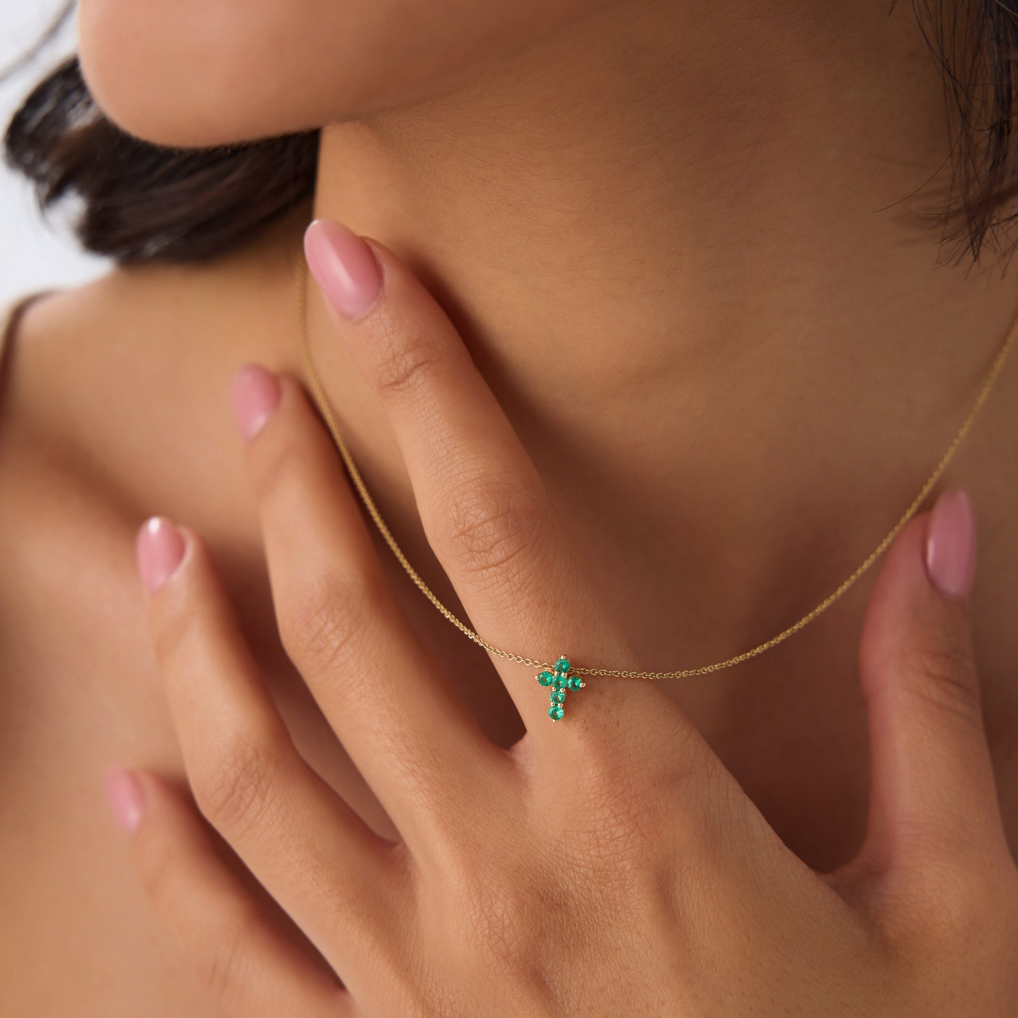 OBFJ0984 - 14K Tiny Emerald Cross Necklace 4