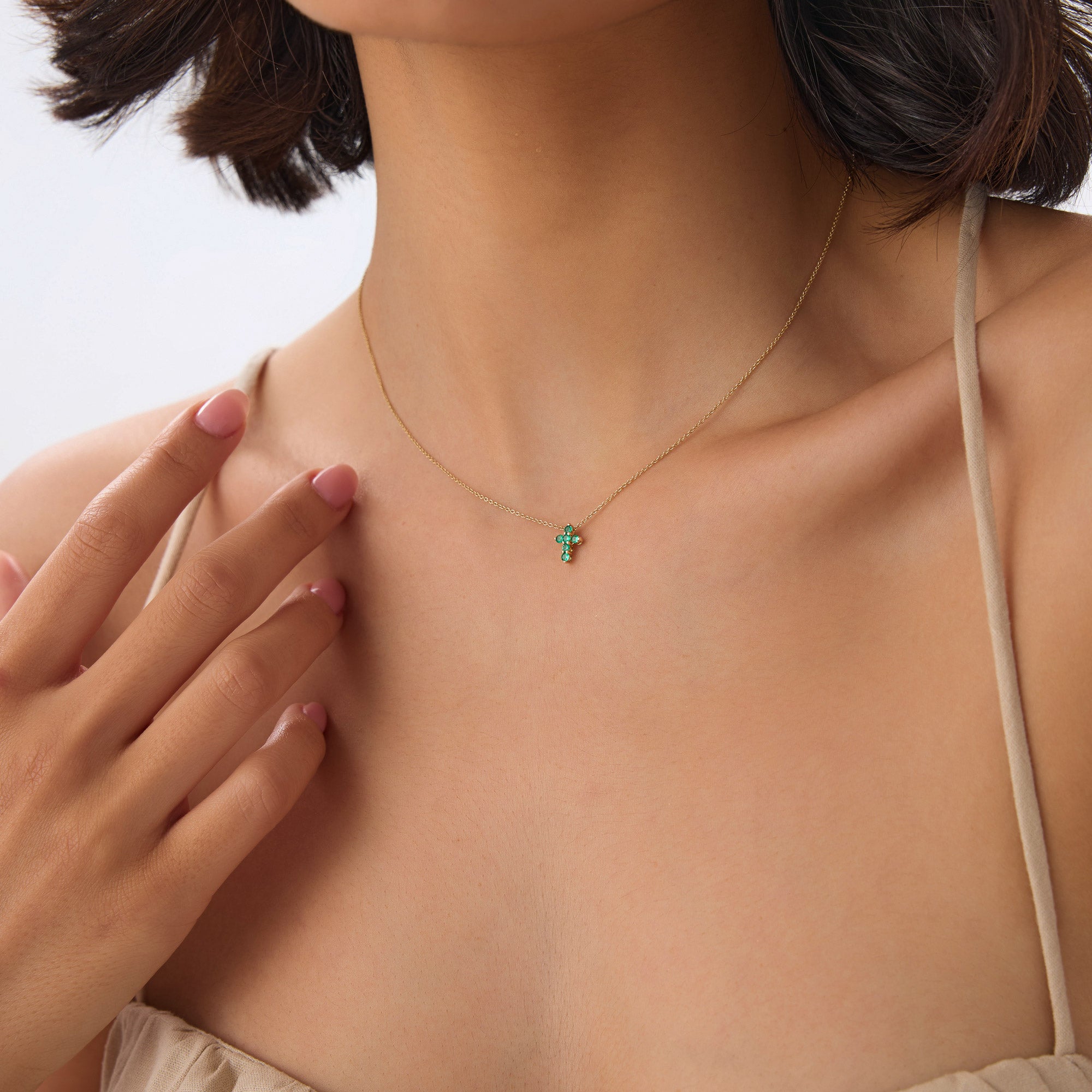 OBFJ0984 - 14K Tiny Emerald Cross Necklace 3
