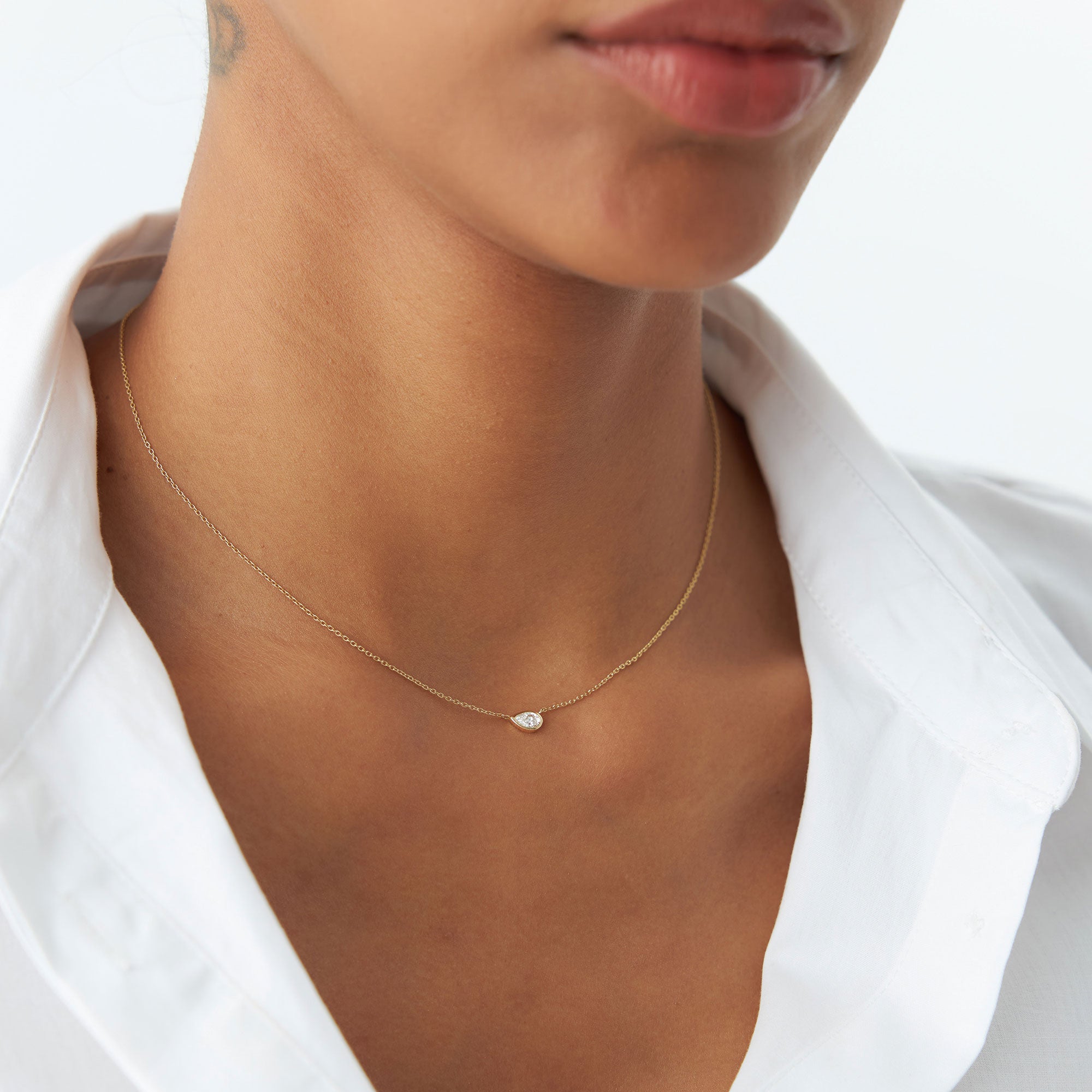OBFJ1717 - 14K Gold Horizontal Pear Shape Diamond Solitaire Necklace 5