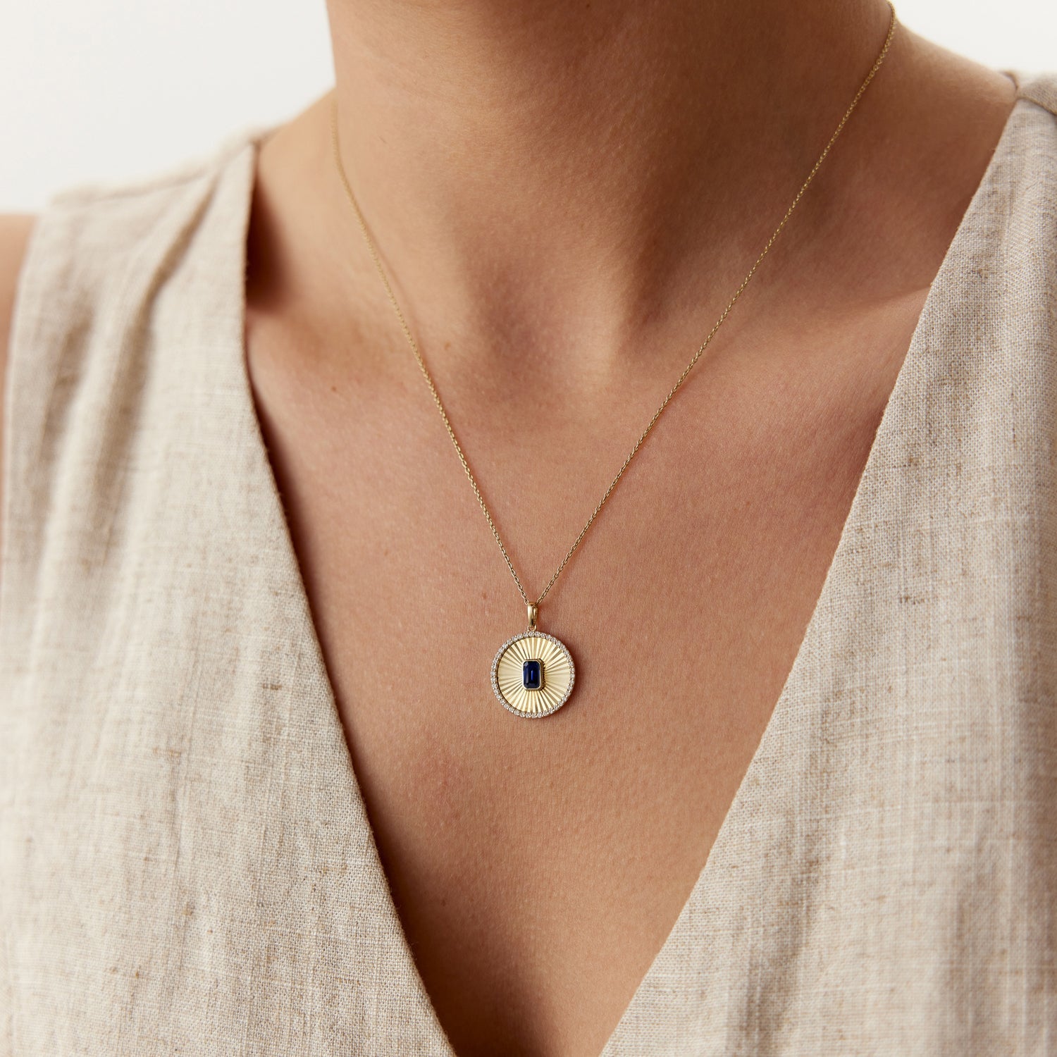 OBFJ0953 - 14K Sapphire and Diamond Medallion Necklace 4